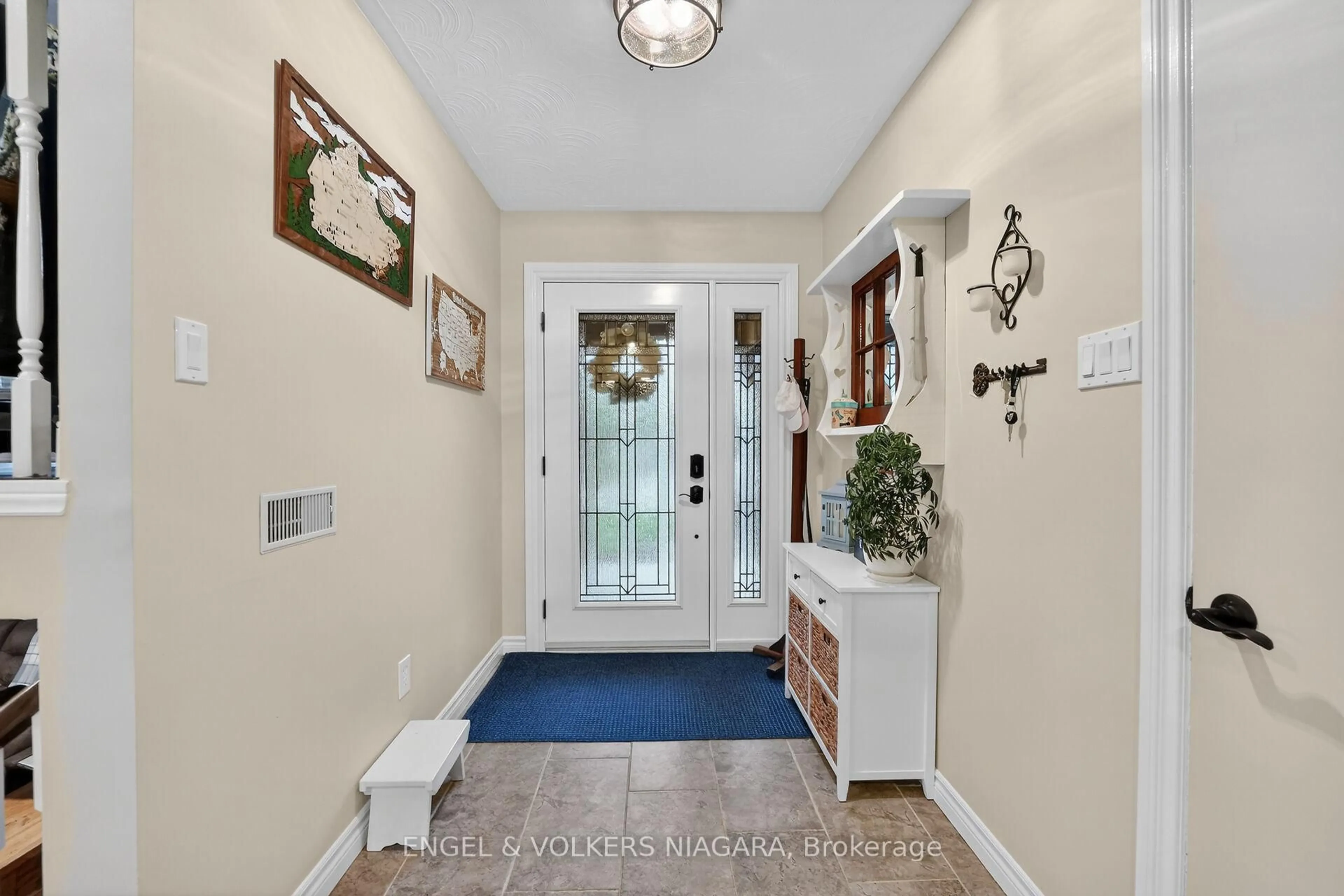 Indoor entryway for 15 Flamboro Crt, Brantford Ontario N3P 1V9