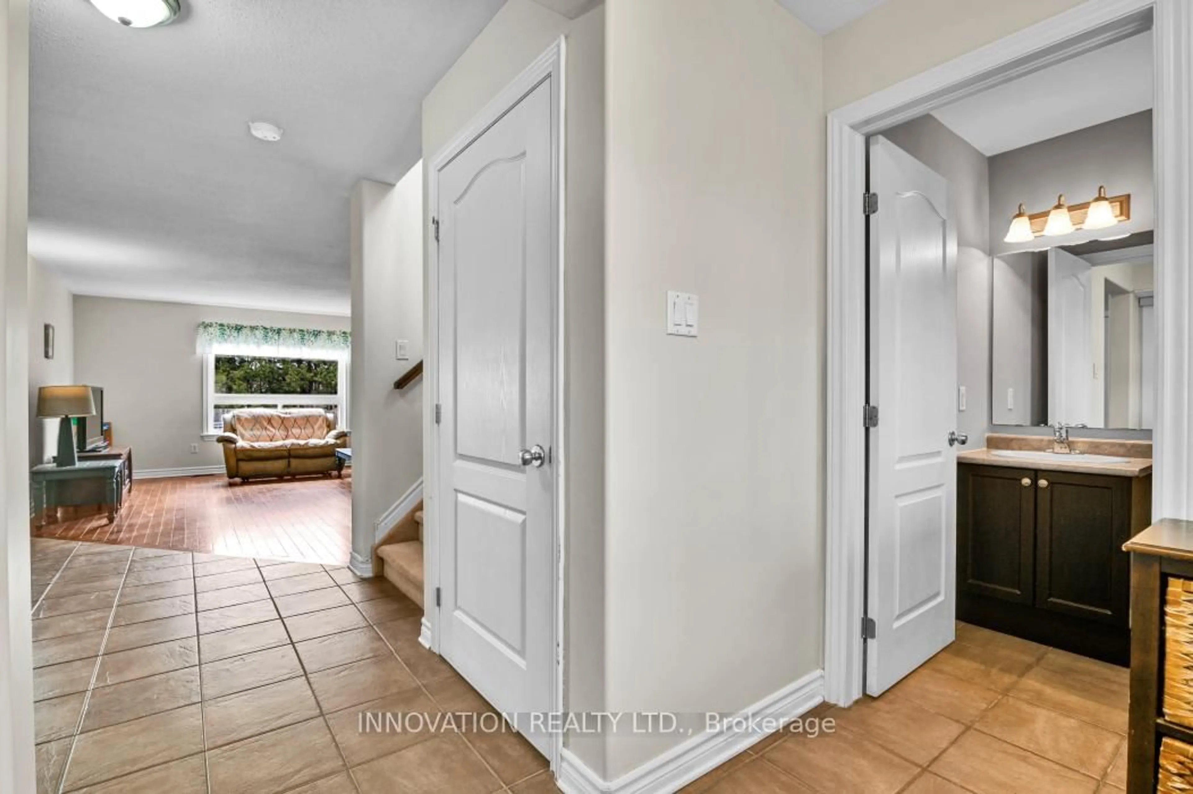 Indoor entryway for 22 Ashbury St, Arnprior Ontario K7S 0A7