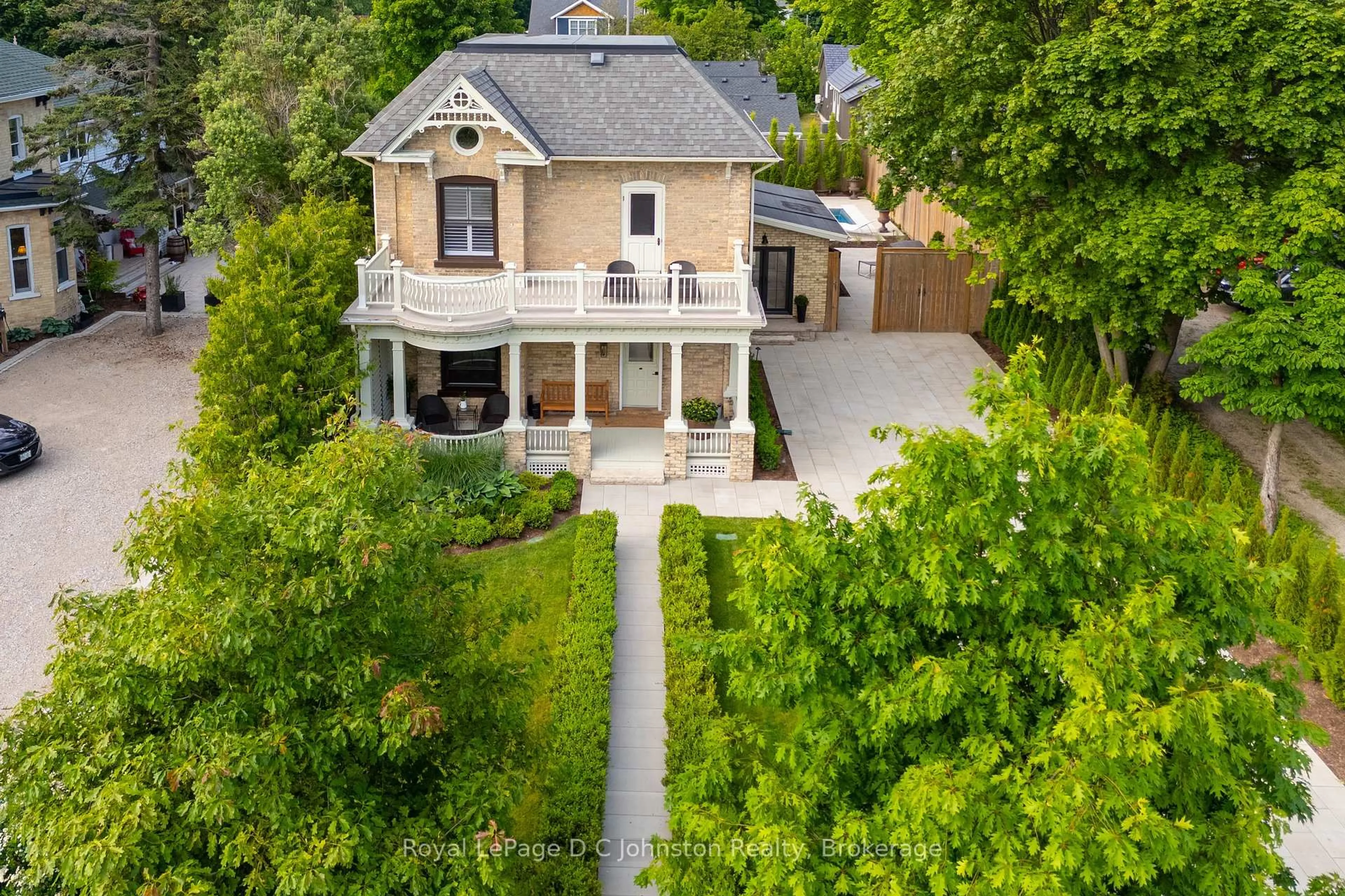 A pic from outside/outdoor area/front of a property/back of a property/a pic from drone, street for 126 High St, Saugeen Shores Ontario N0H 2L0