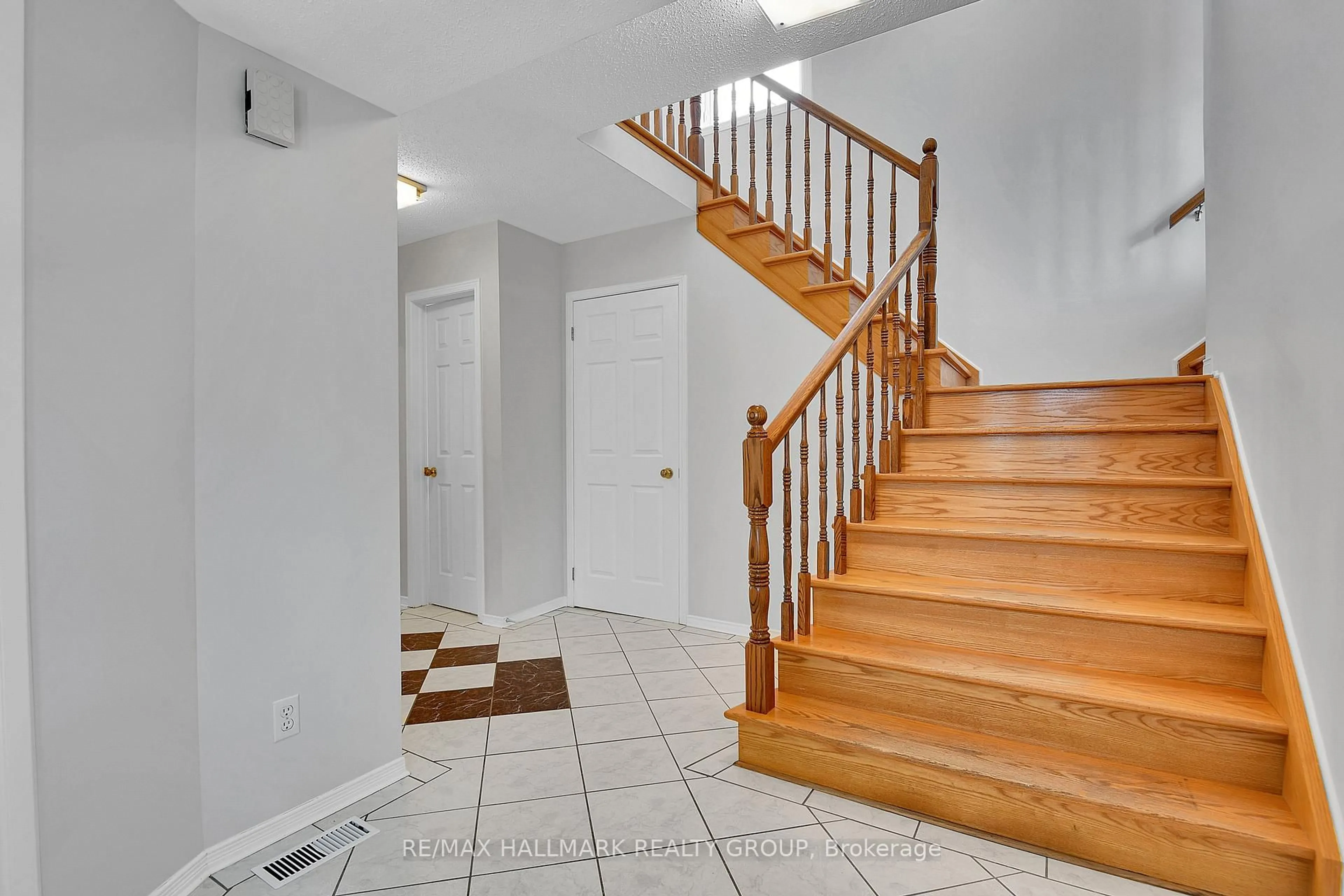 Unknown for 6602 Windsong Ave, Orleans Ontario K1C 6N1