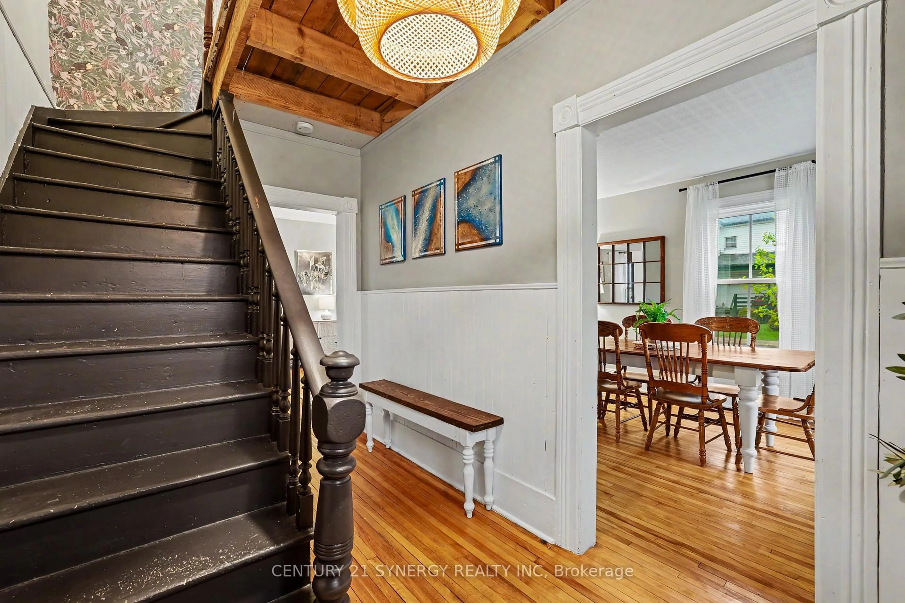 Indoor entryway for 15 Alfred St, Smiths Falls Ontario K7A 4H6