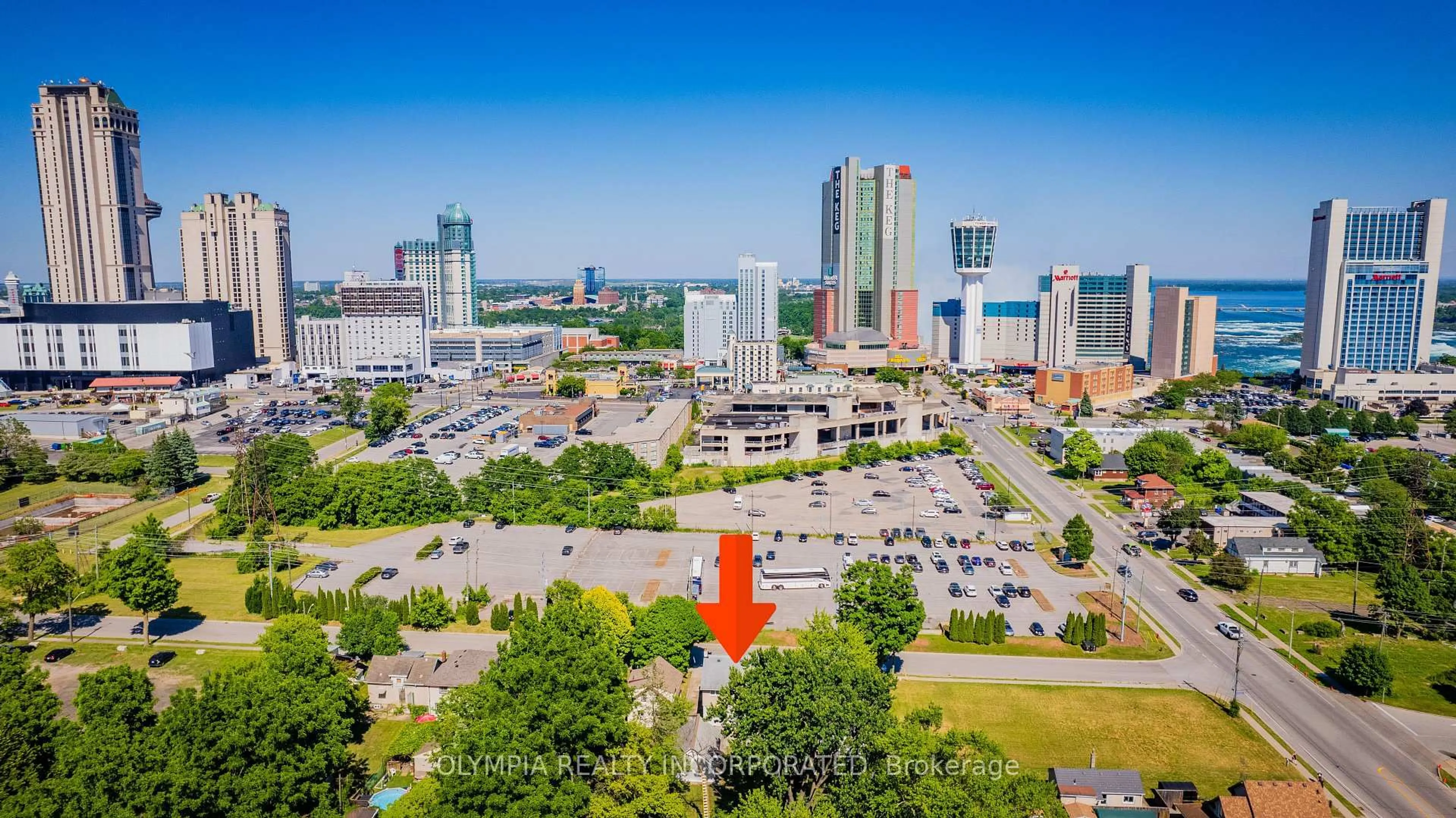 A pic from outside/outdoor area/front of a property/back of a property/a pic from drone, city buildings view from balcony for 6571 Cleveland Ave, Niagara Falls Ontario L2G 4A2