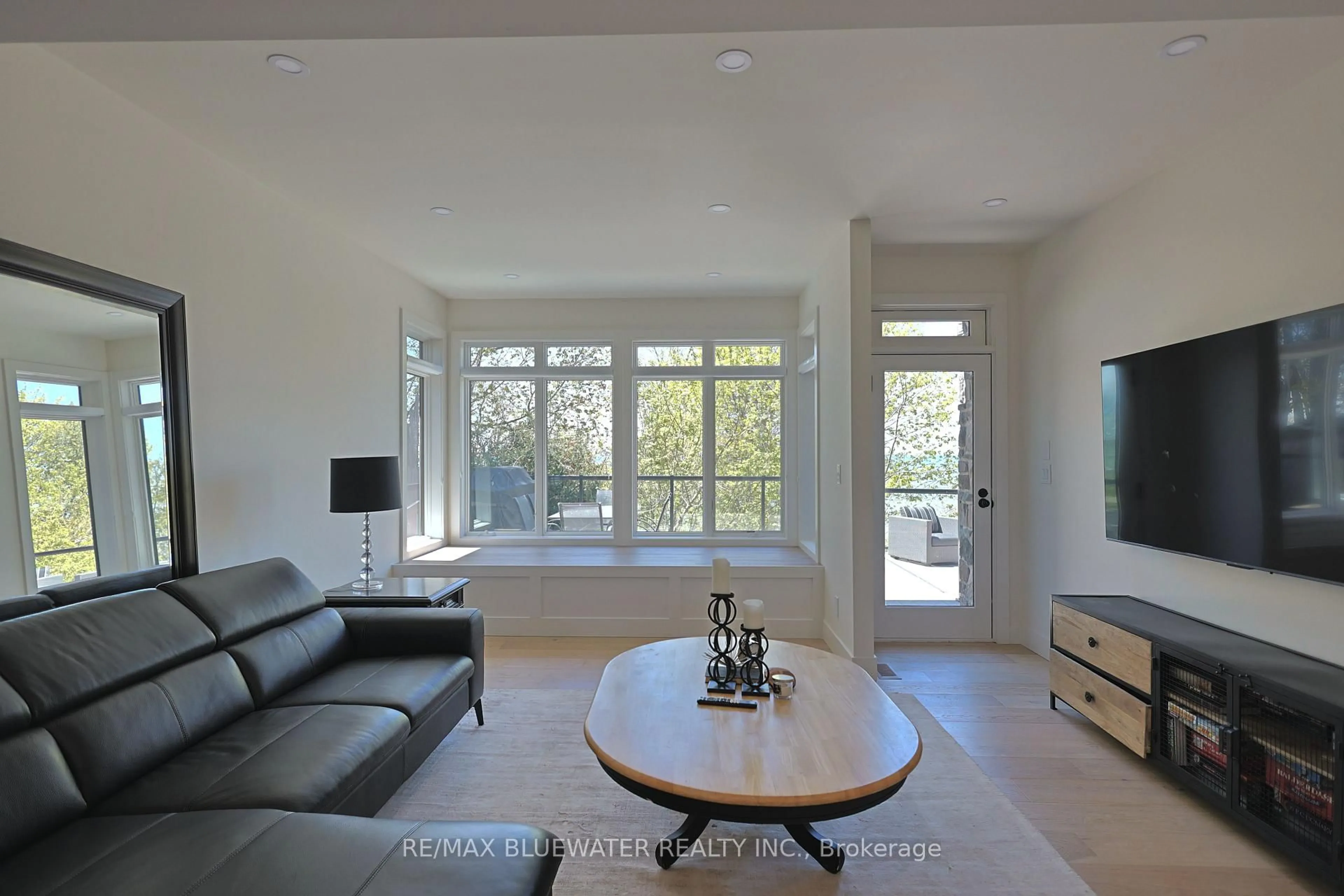 Living room with furniture, unknown for 73083 NORTHRIDGE Rd, Bluewater Ontario N0M 2T0
