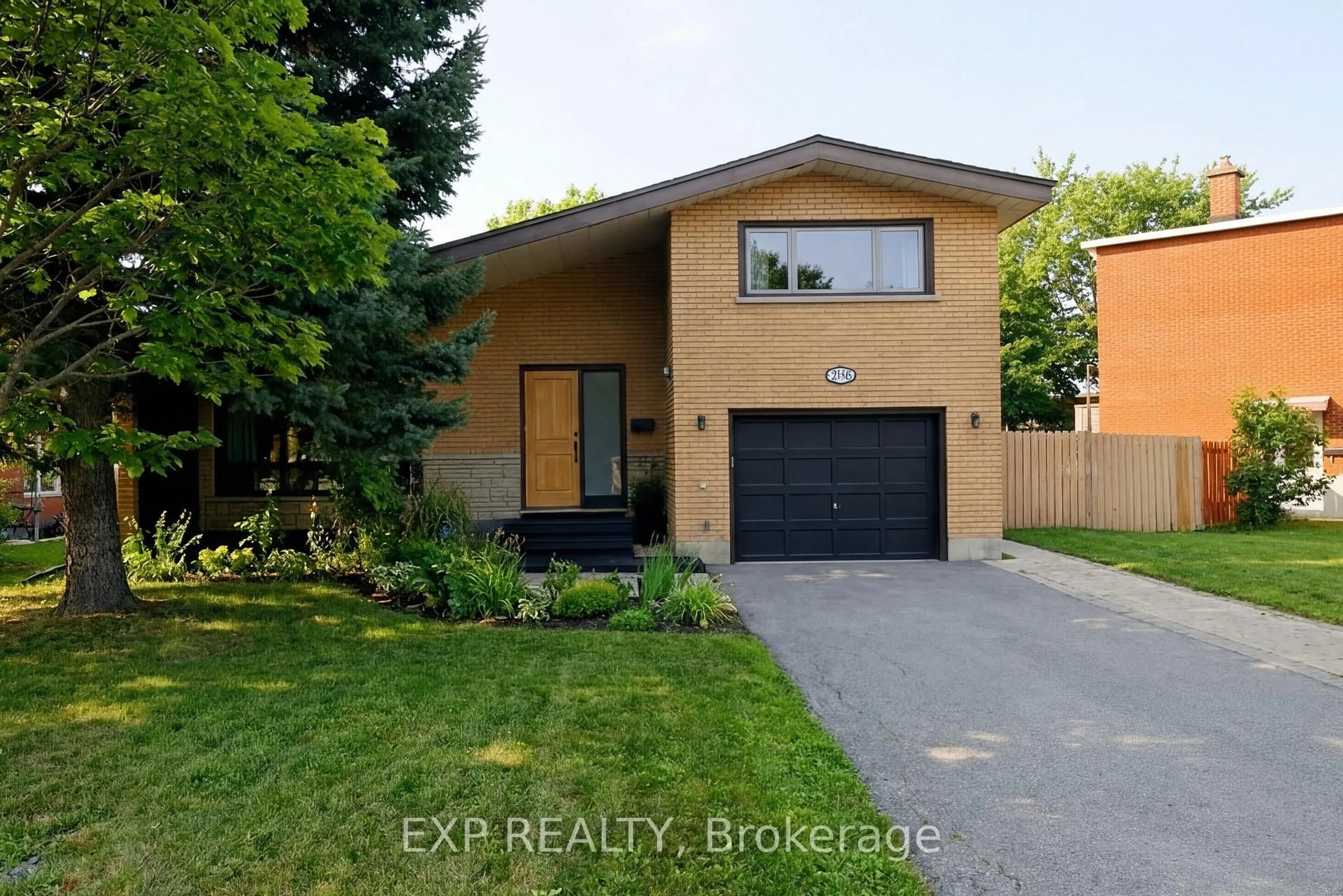 Unknown for 2196 Plesser St, Ottawa Ontario K1G 2X3