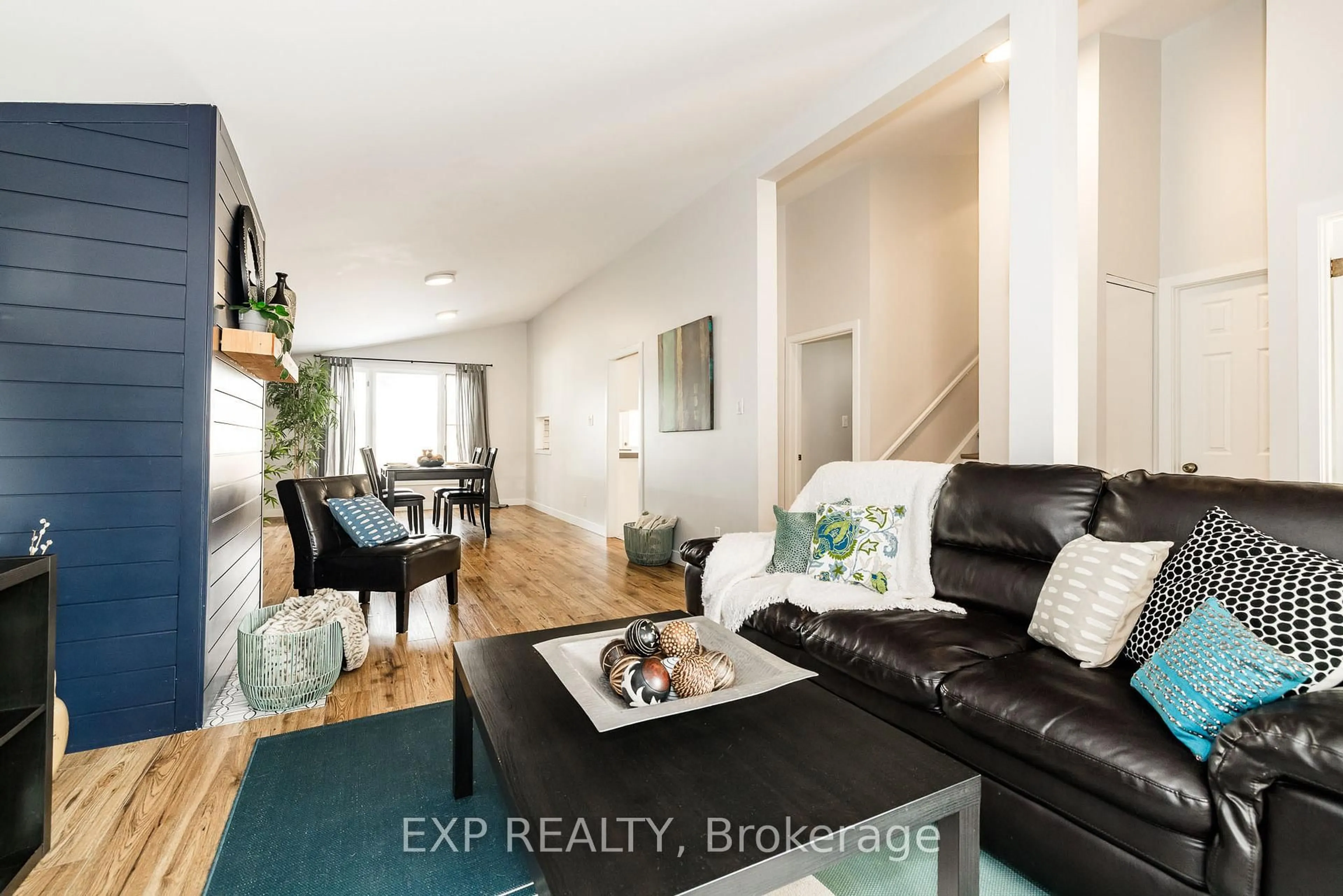 Living room with furniture, unknown for 2196 Plesser St, Ottawa Ontario K1G 2X3