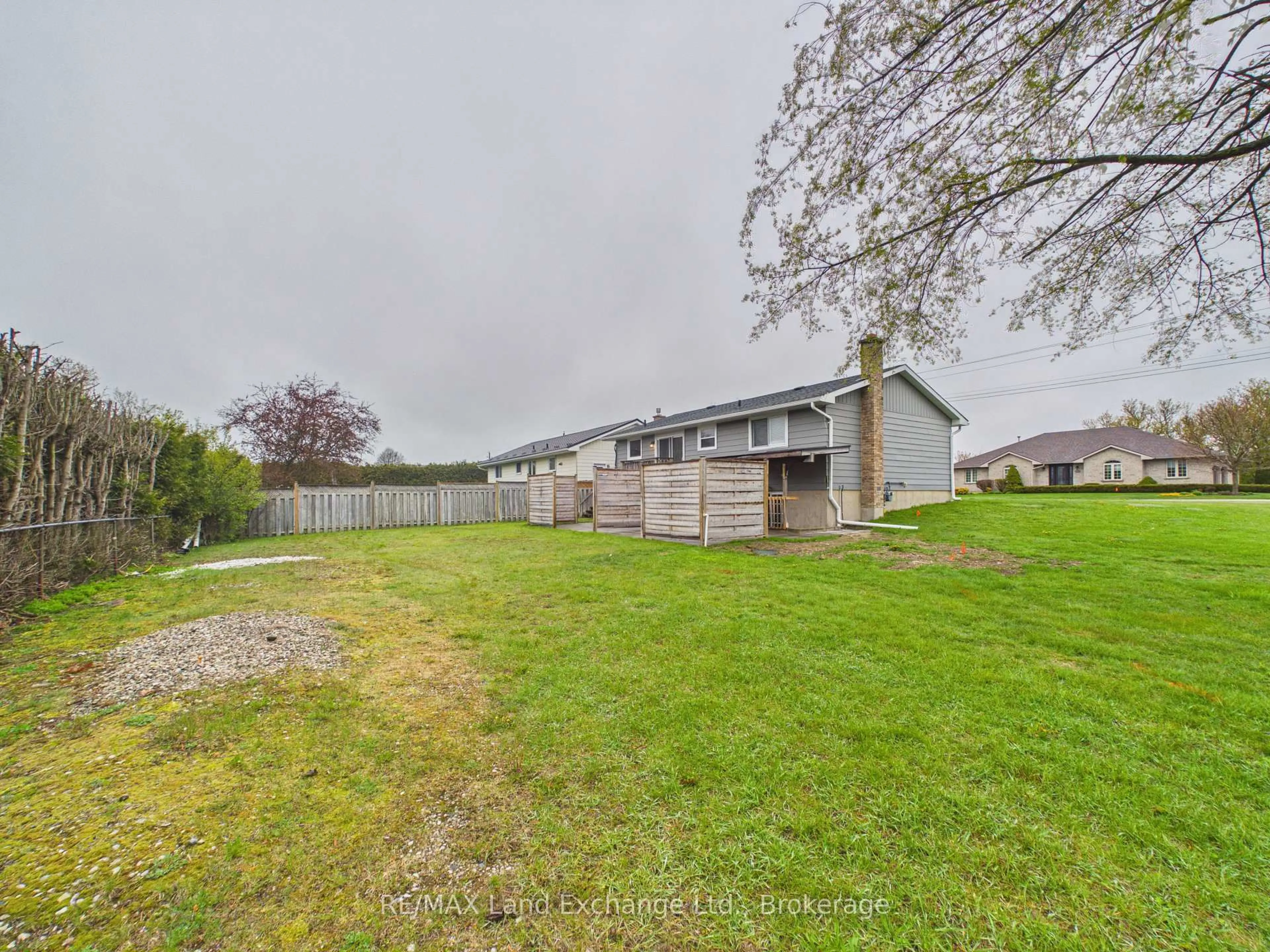 A pic from outside/outdoor area/front of a property/back of a property/a pic from drone, unknown for 490 St Albert St, Kincardine Ontario N2Z 2W6
