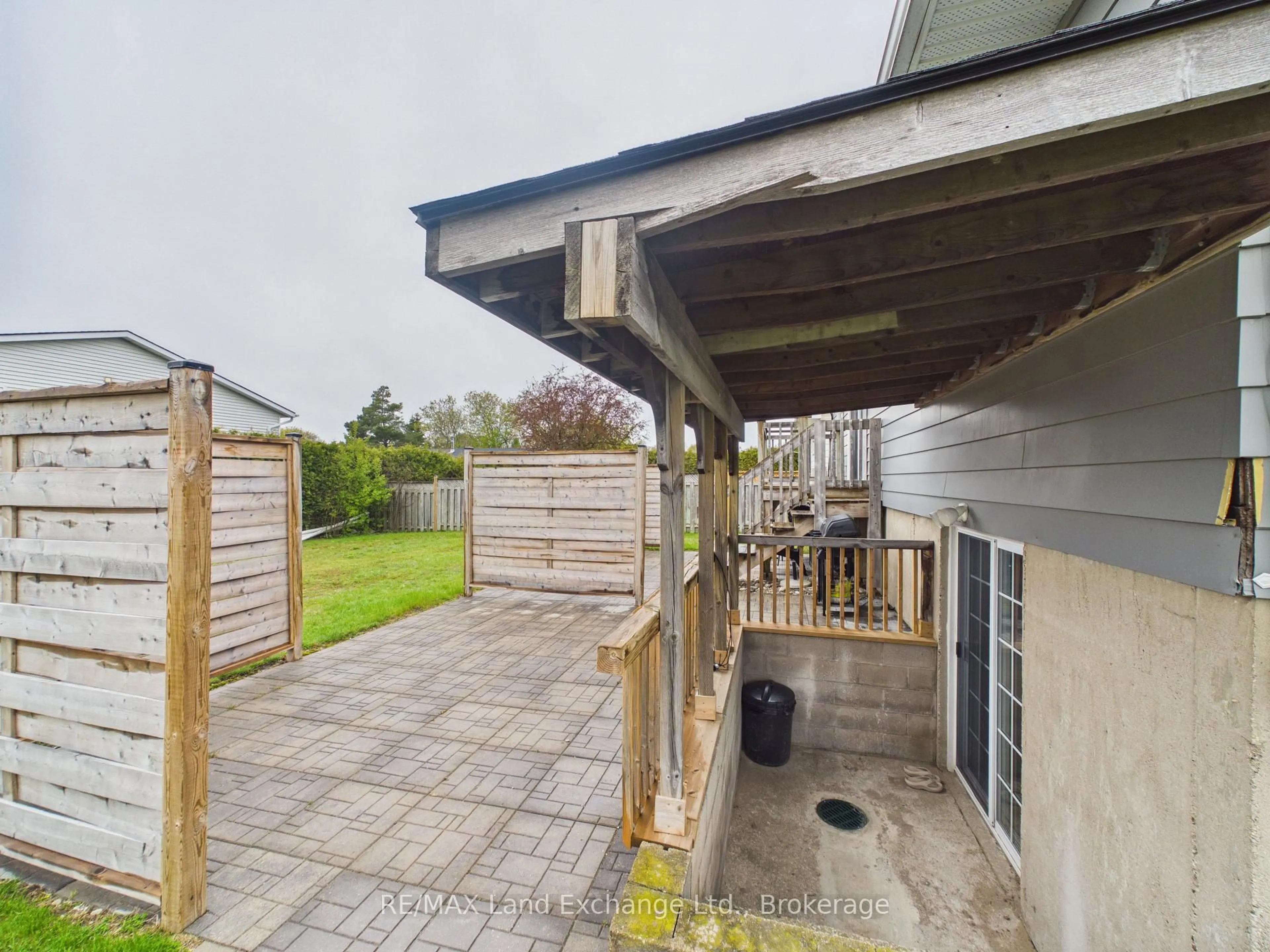 Patio, street for 490 St Albert St, Kincardine Ontario N2Z 2W6