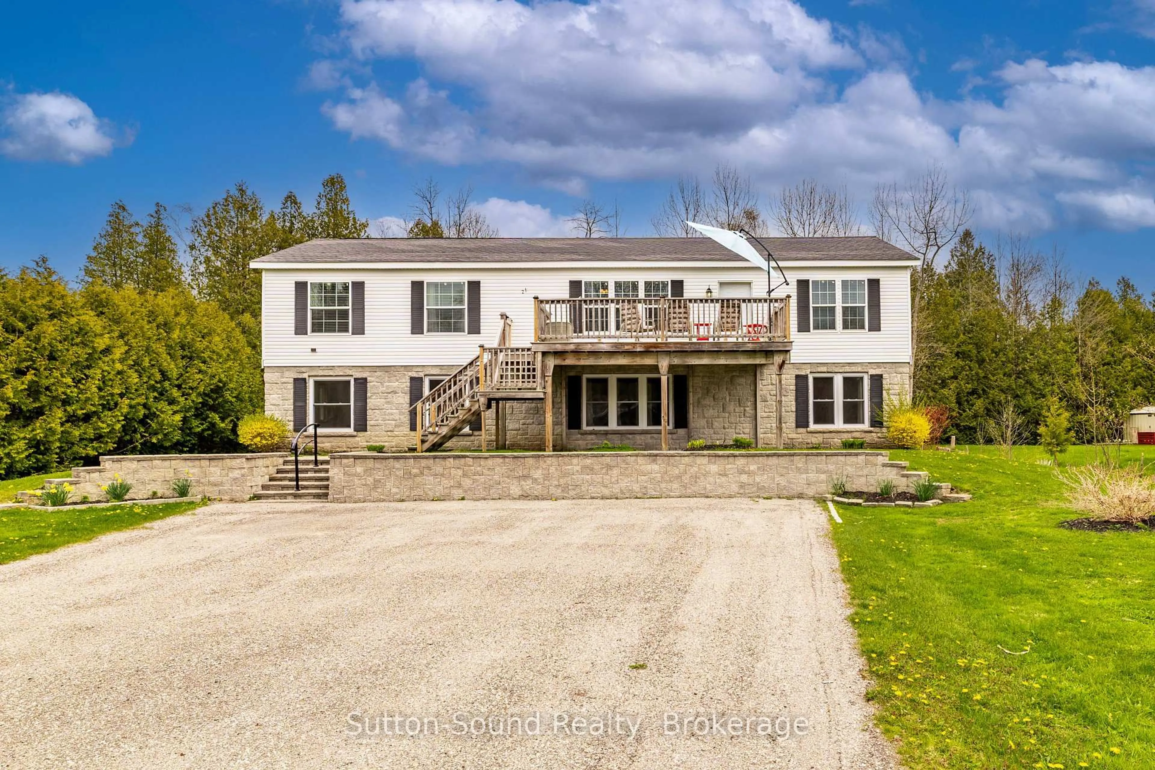A pic from outside/outdoor area/front of a property/back of a property/a pic from drone, unknown for 21 Cardinal Ave, South Bruce Peninsula Ontario N0H 2T0