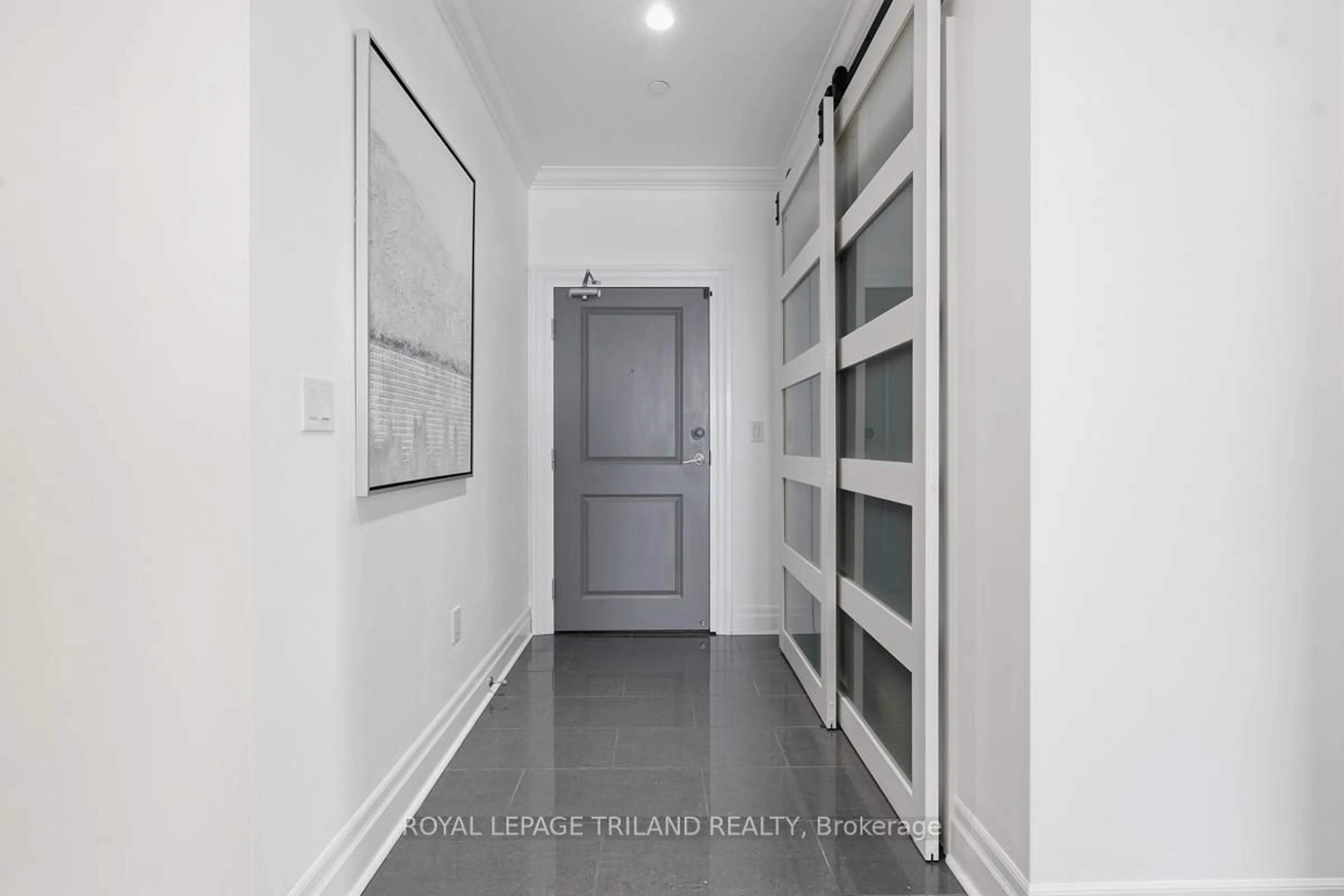 Indoor entryway for 240 VillageWalk Blvd #1403, London North Ontario N6G 0P6