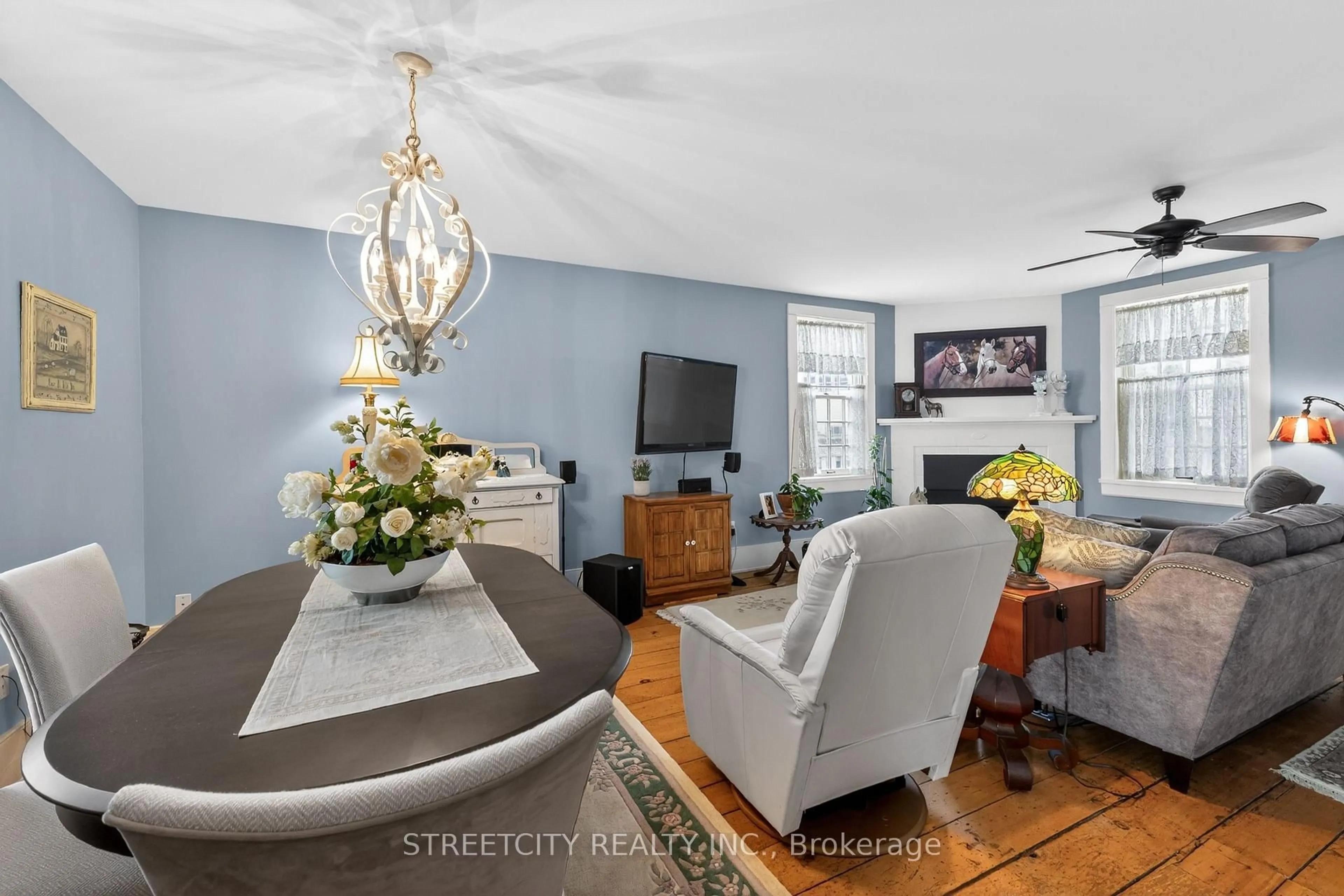 Dining room, unknown for 24 Centre St, St. Thomas Ontario N5R 2Z2
