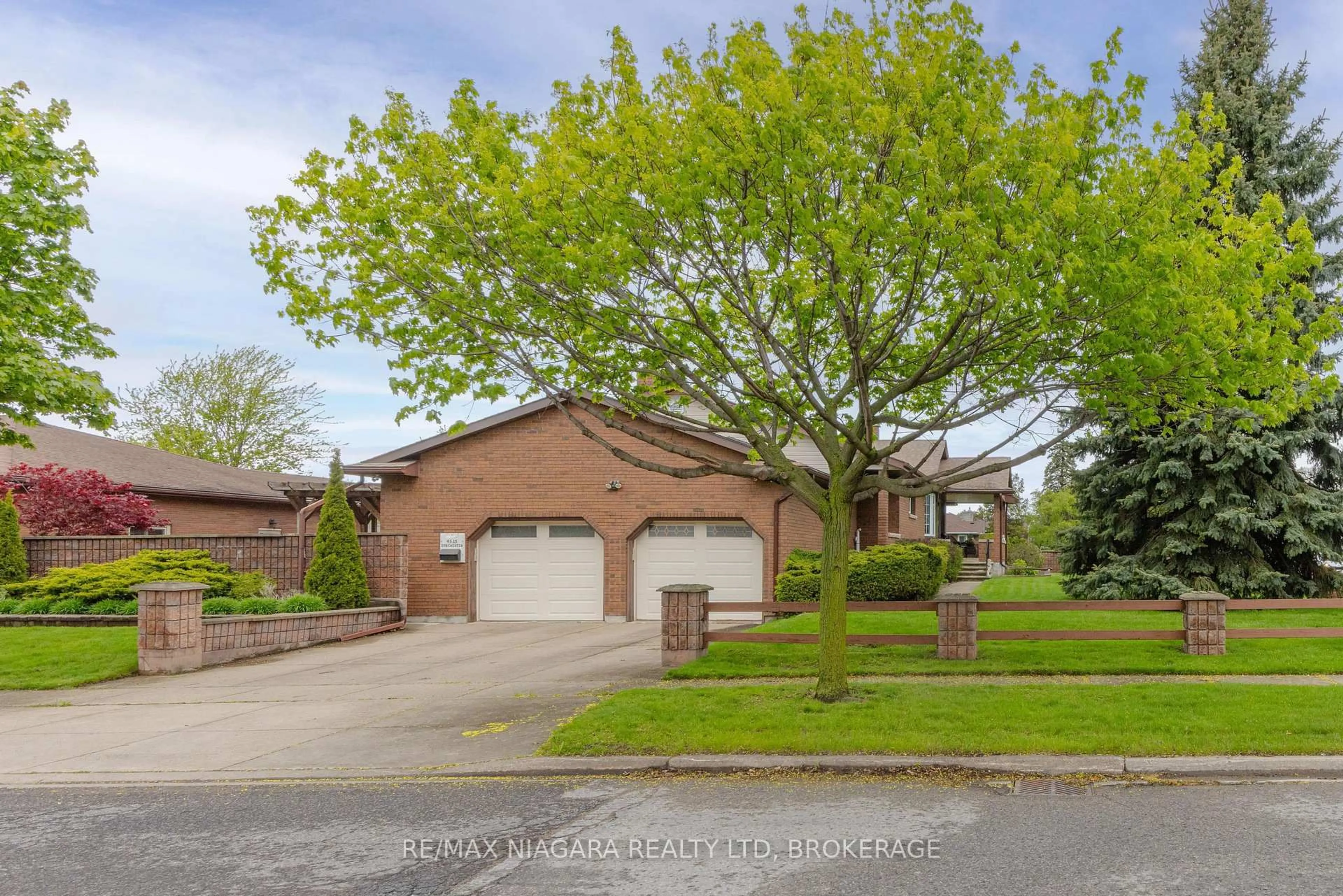 Home with brick exterior material, street for 4535 Dorchester Rd, Niagara Falls Ontario L2E 6N5