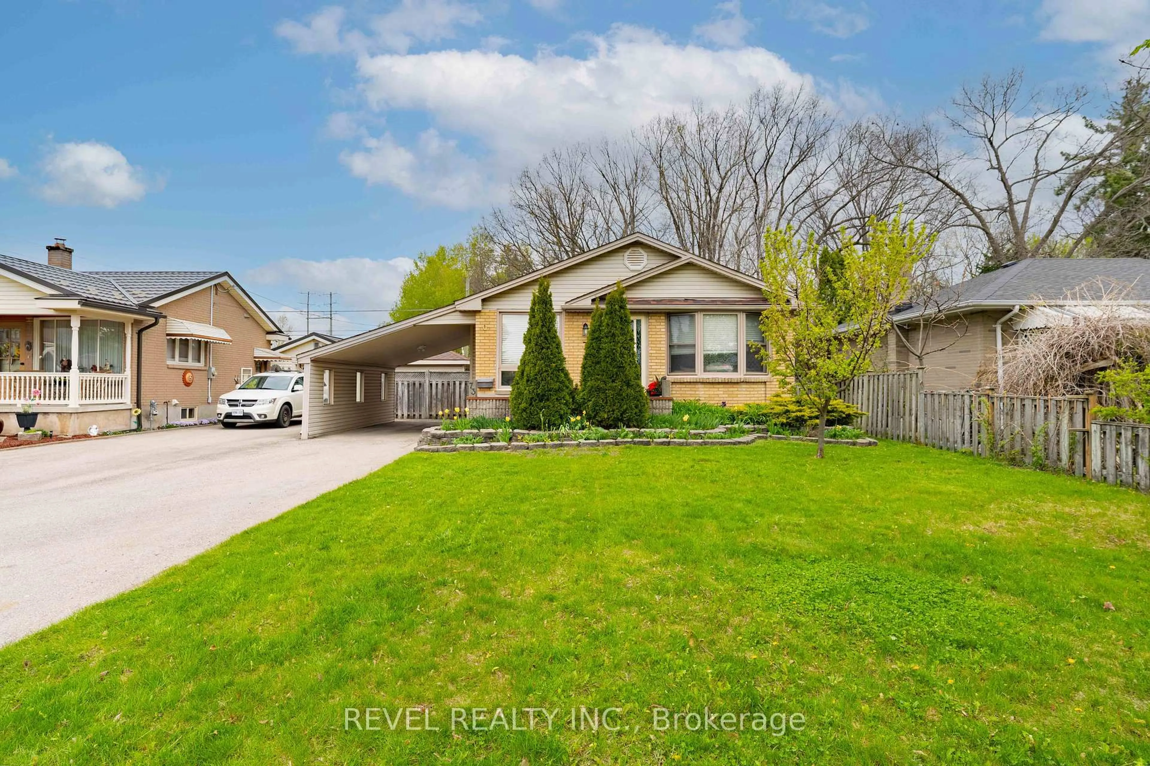 A pic from outside/outdoor area/front of a property/back of a property/a pic from drone, street for 73 Queenston Cres, London East Ontario N5W 1N7
