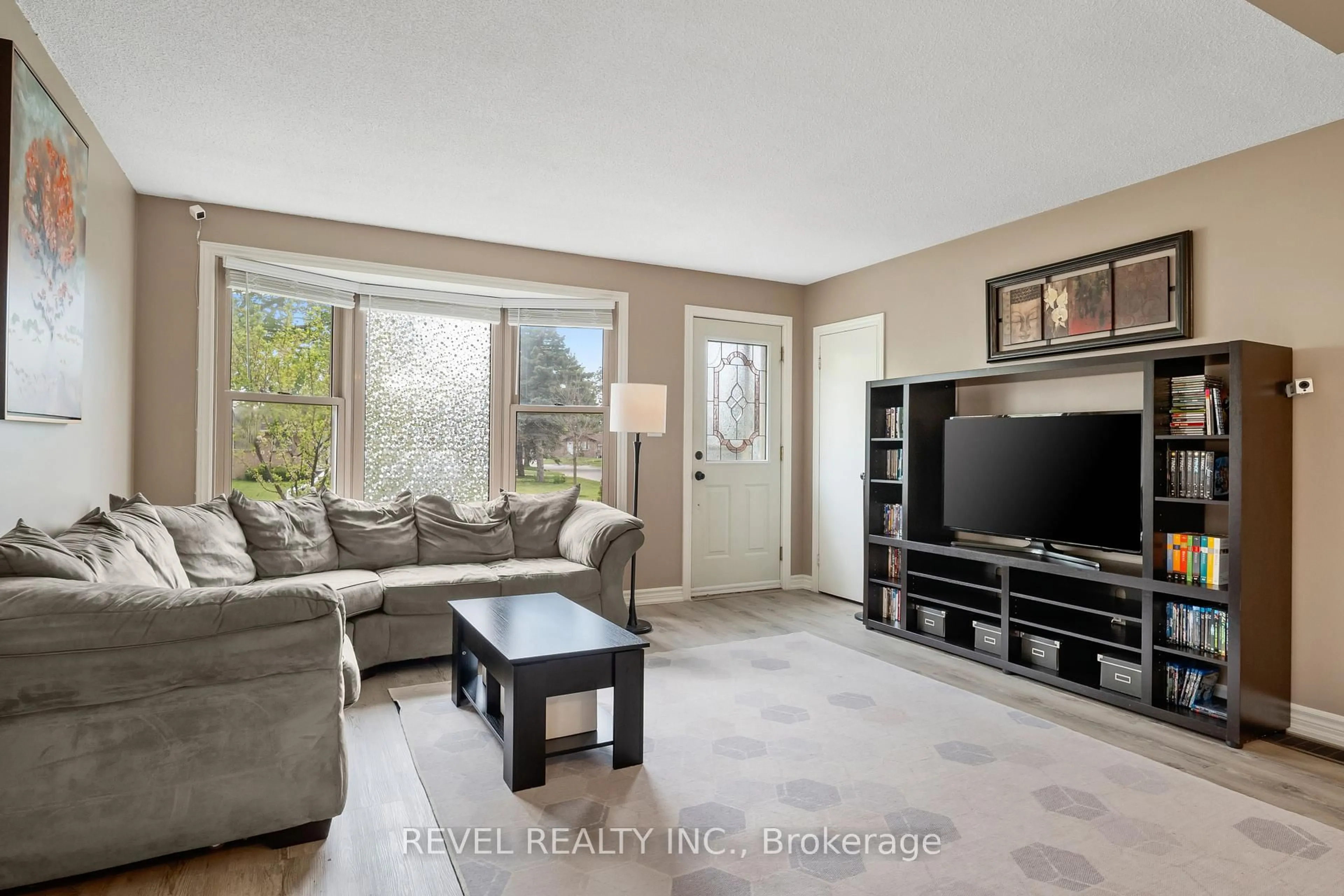 Living room with furniture, unknown for 73 Queenston Cres, London East Ontario N5W 1N7