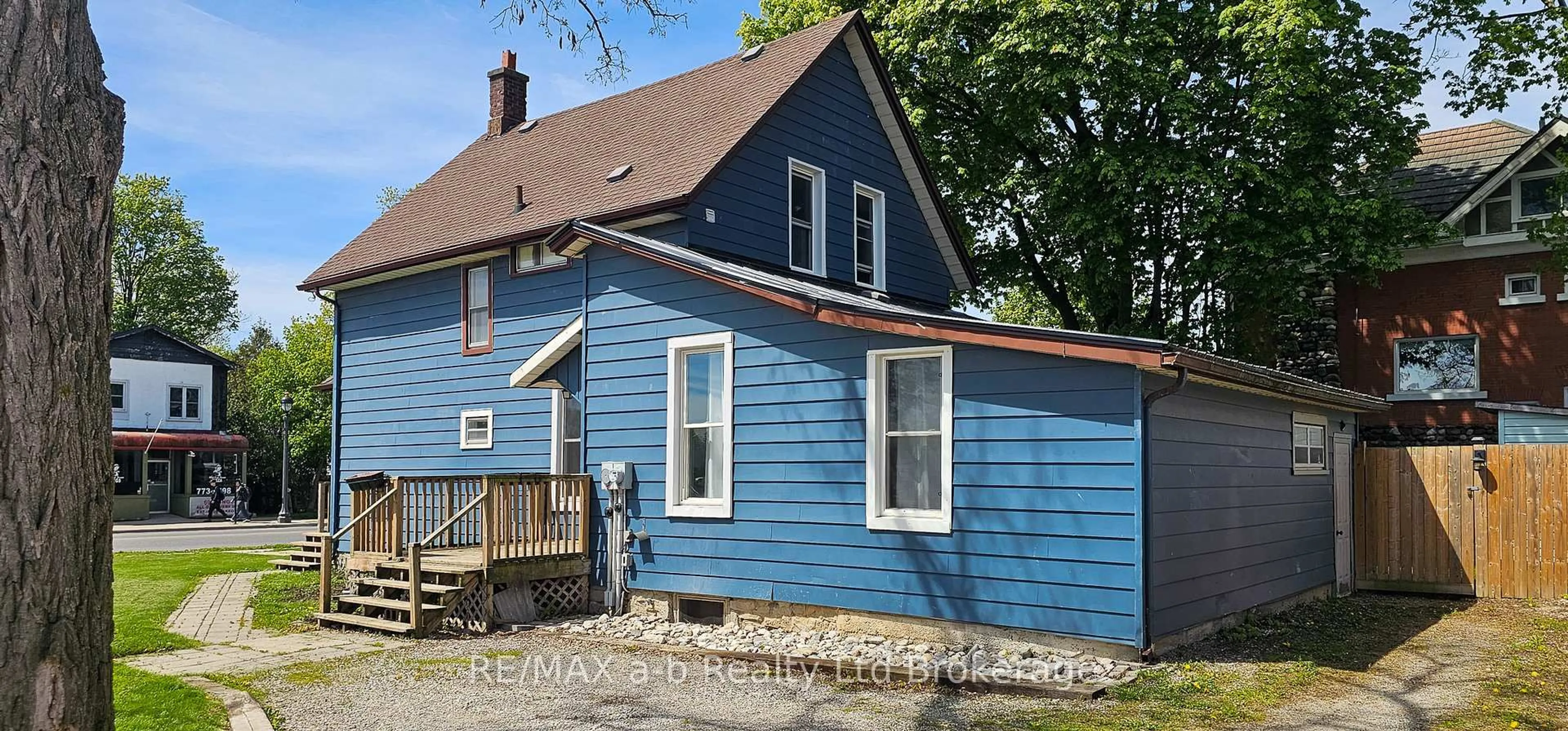 Home with vinyl exterior material, street for 311 Talbot St, Aylmer Ontario N5H 1K3