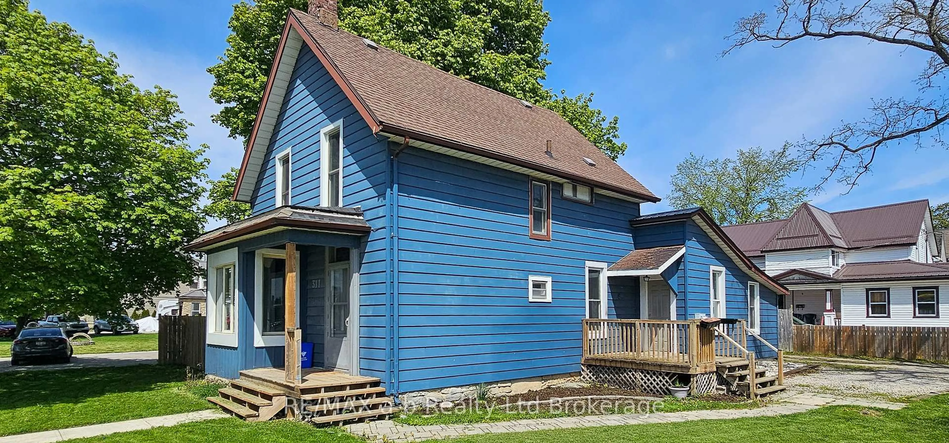 Home with vinyl exterior material, street for 311 Talbot St, Aylmer Ontario N5H 1K3