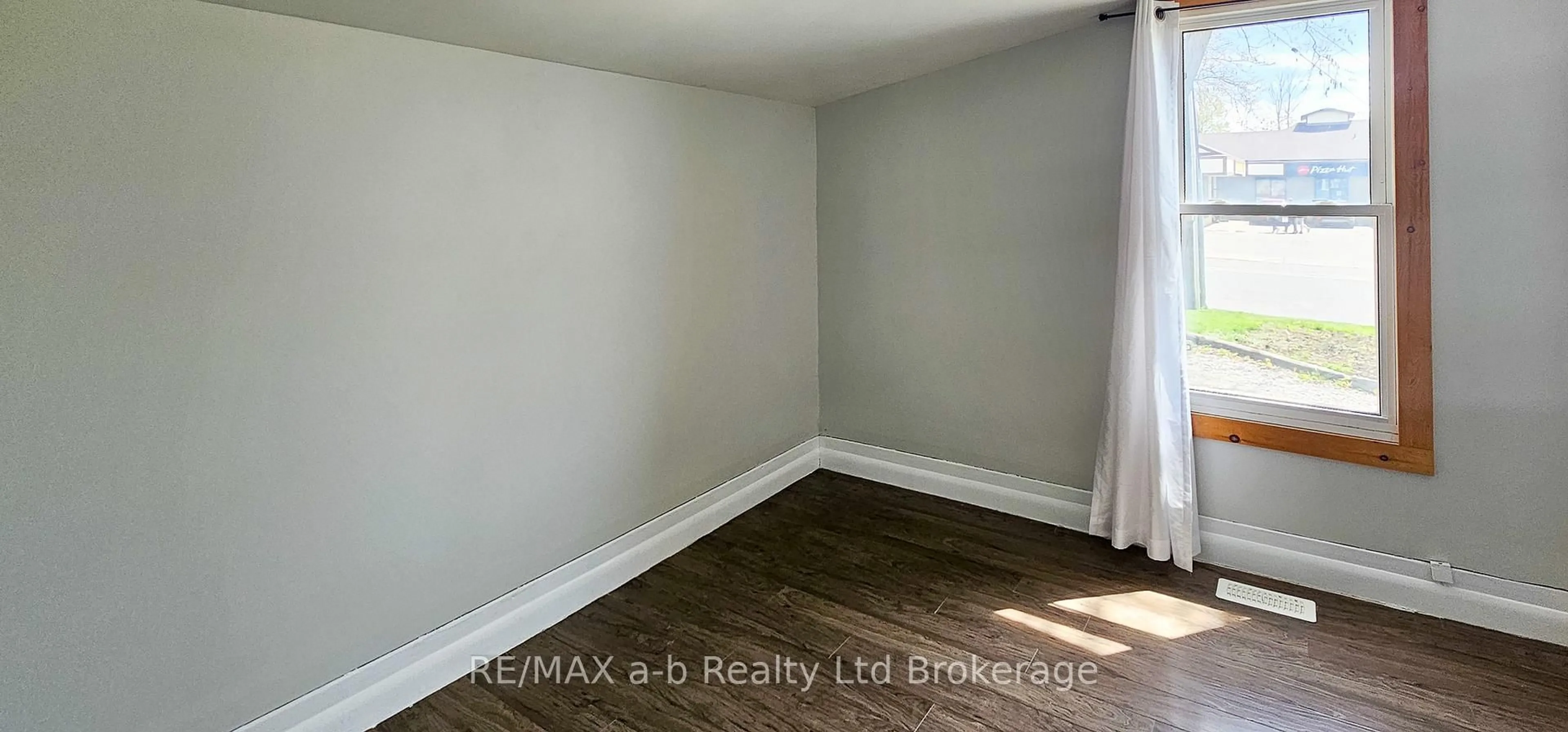 A pic of a room for 311 Talbot St, Aylmer Ontario N5H 1K3