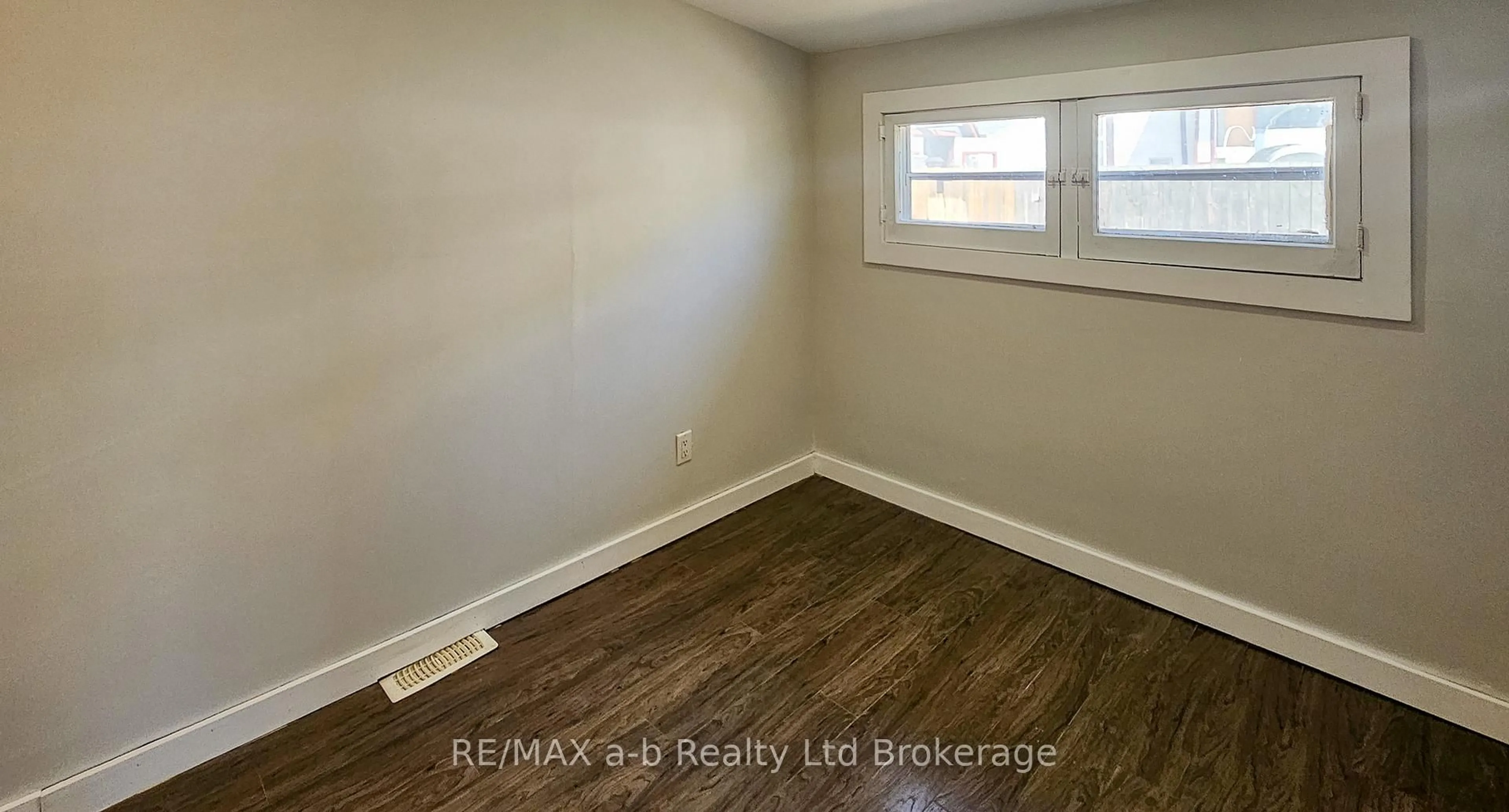 A pic of a room for 311 Talbot St, Aylmer Ontario N5H 1K3