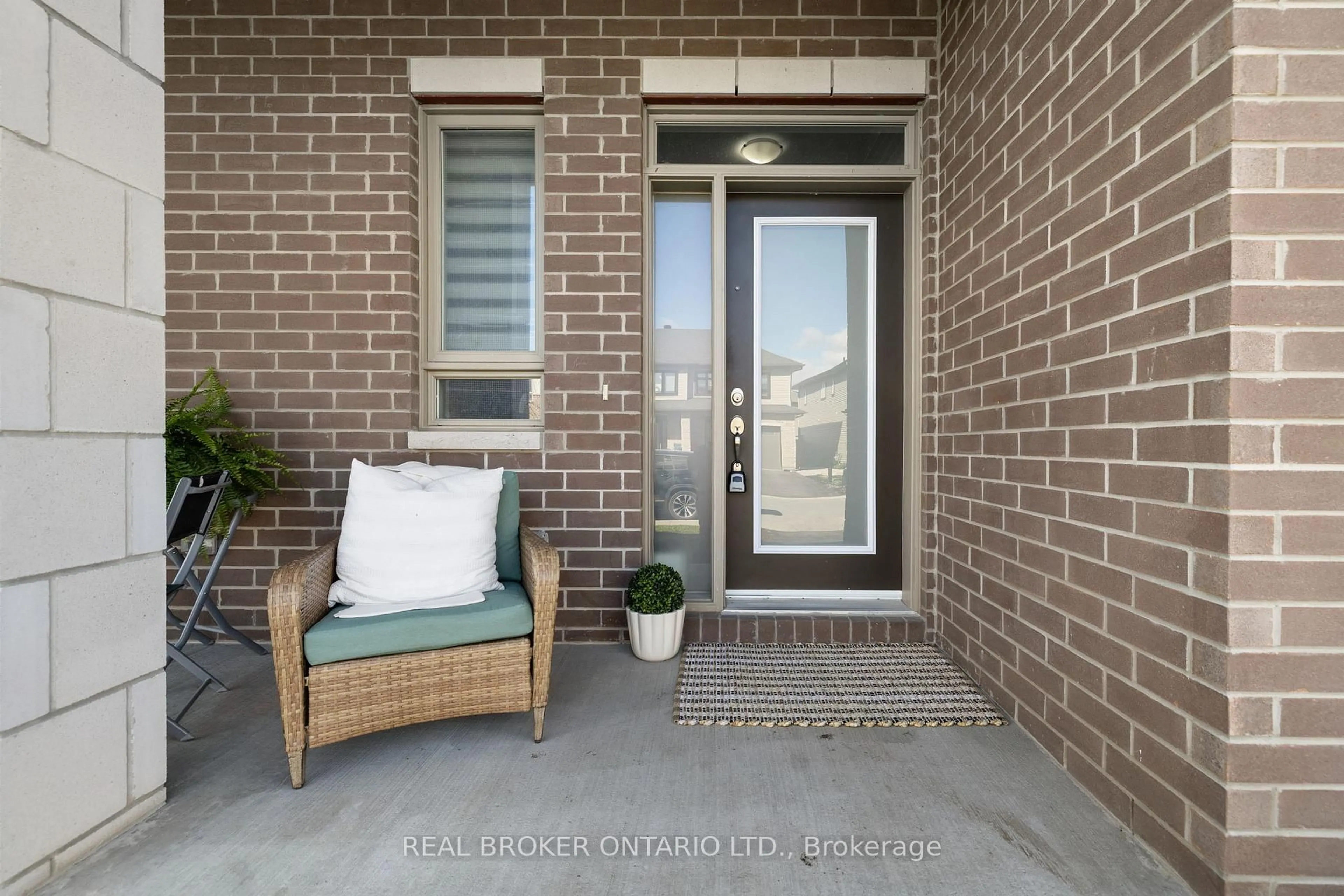 Indoor entryway for 22 Berryman St, Carleton Place Ontario K7C 4J7