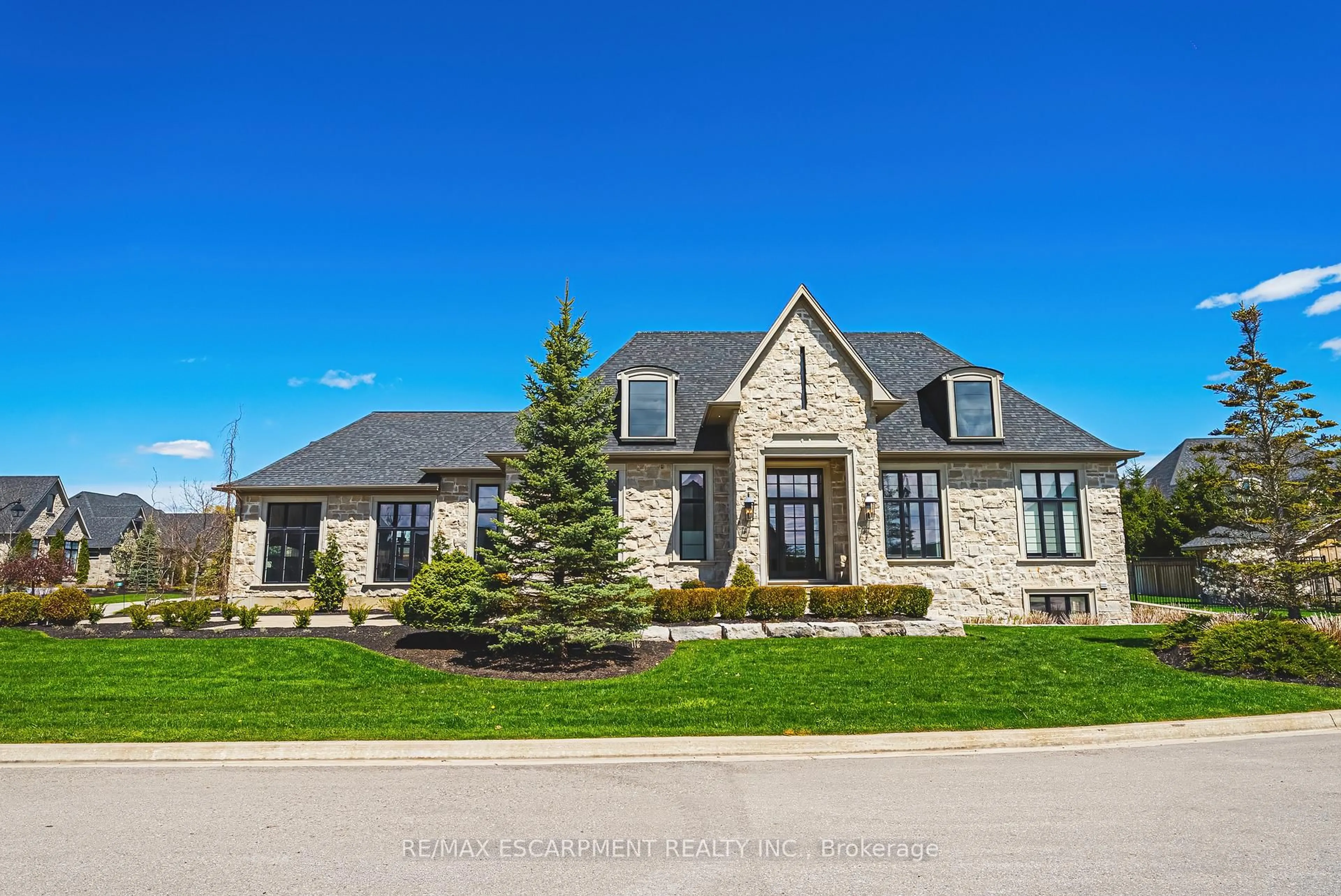 Home with brick exterior material, street for 38 Visser Dr, Puslinch Ontario N0B 2J0