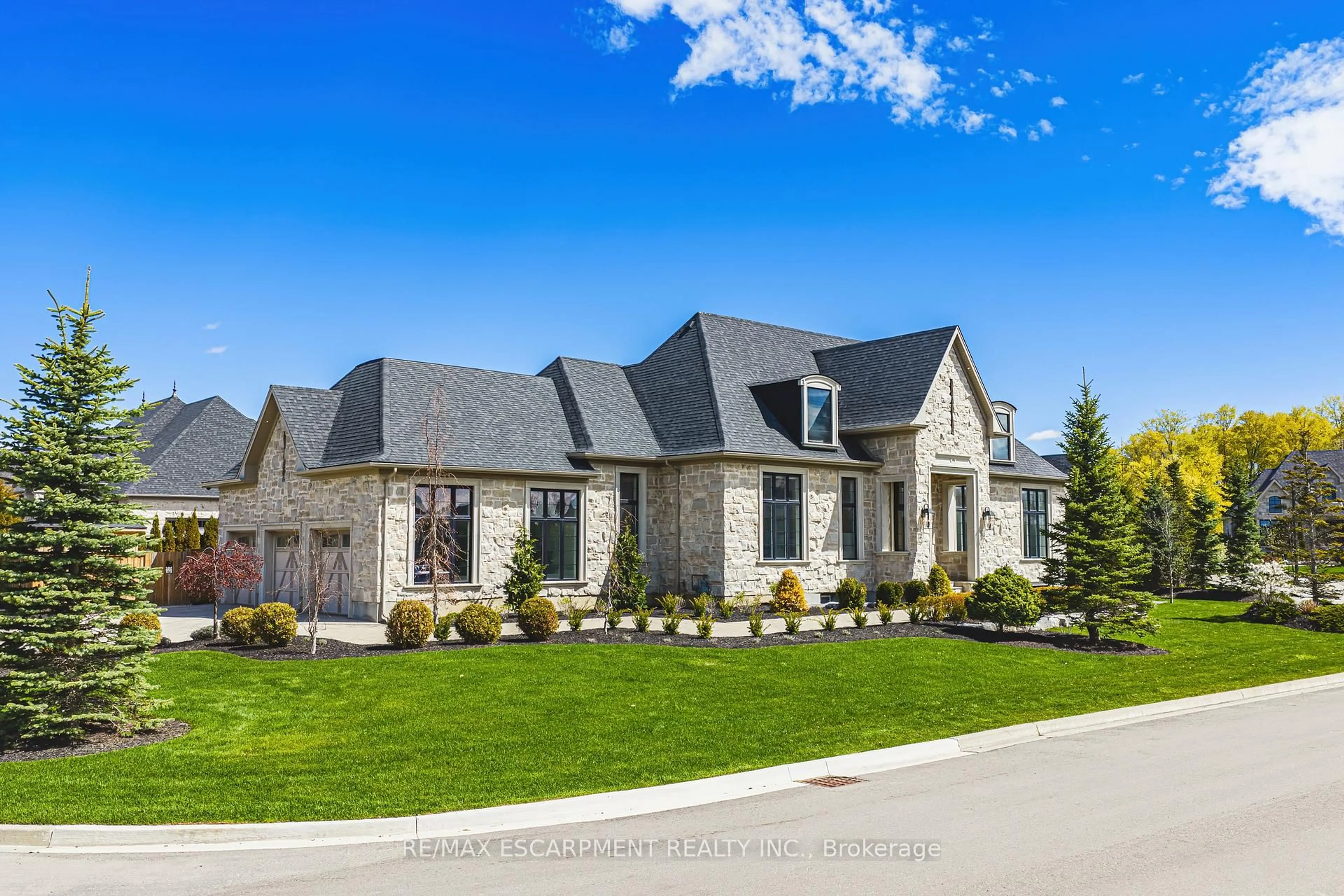 Home with brick exterior material, street for 38 Visser Dr, Puslinch Ontario N0B 2J0