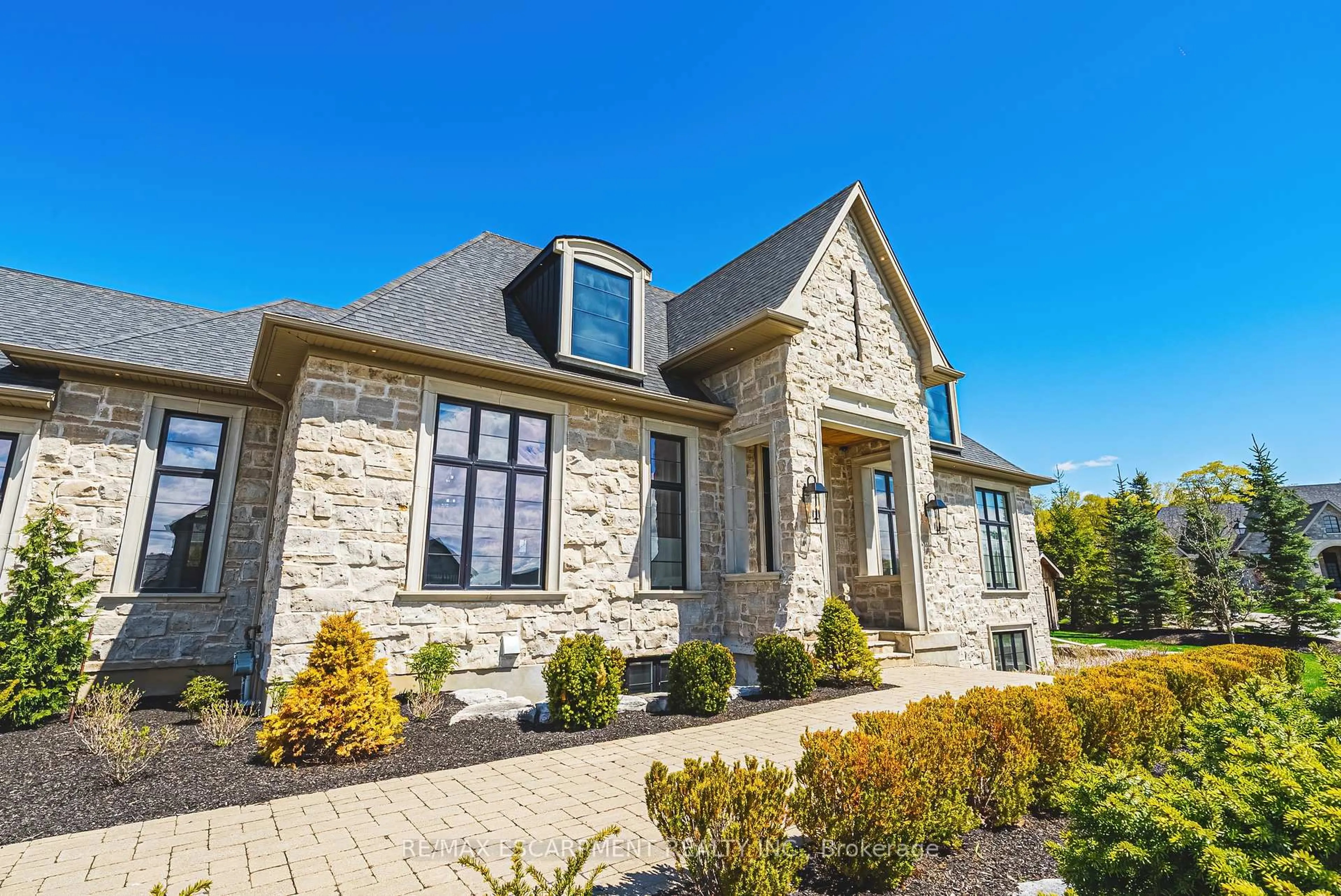 Home with brick exterior material, street for 38 Visser Dr, Puslinch Ontario N0B 2J0