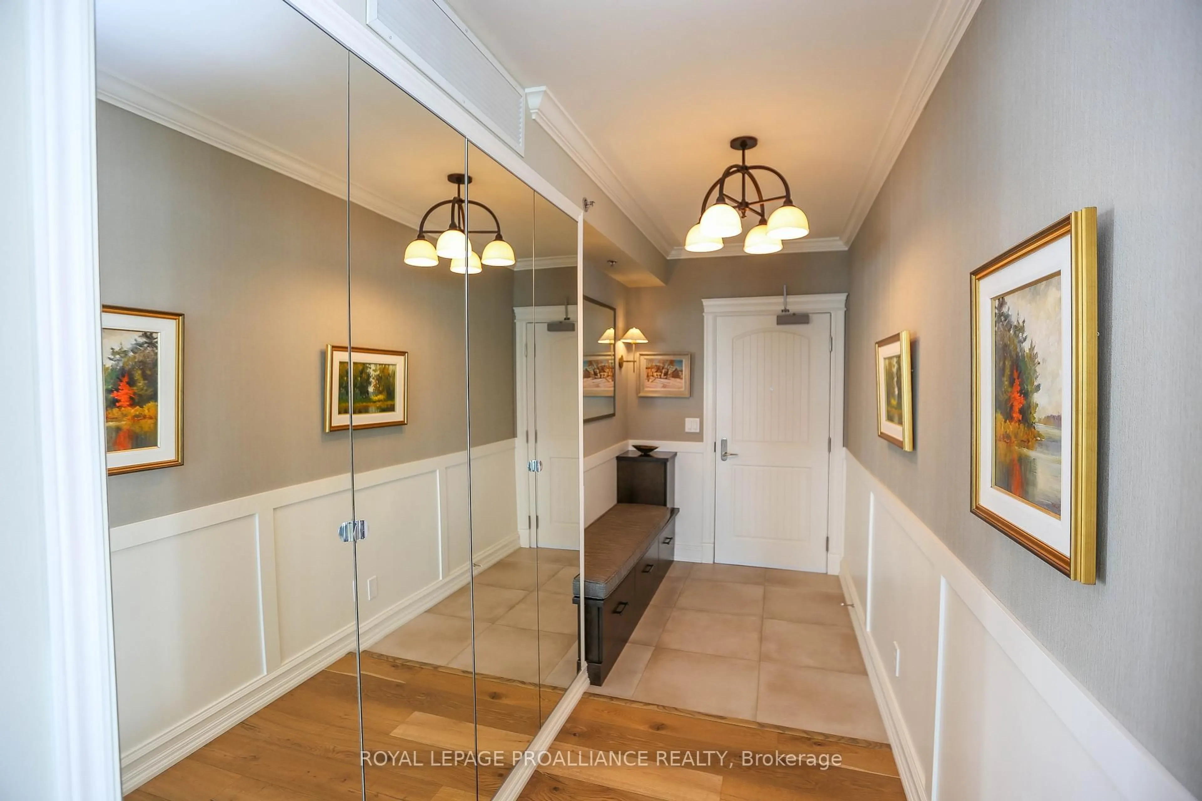 Indoor entryway for 15 St Andrew St #1602, Brockville Ontario K6V 0B8