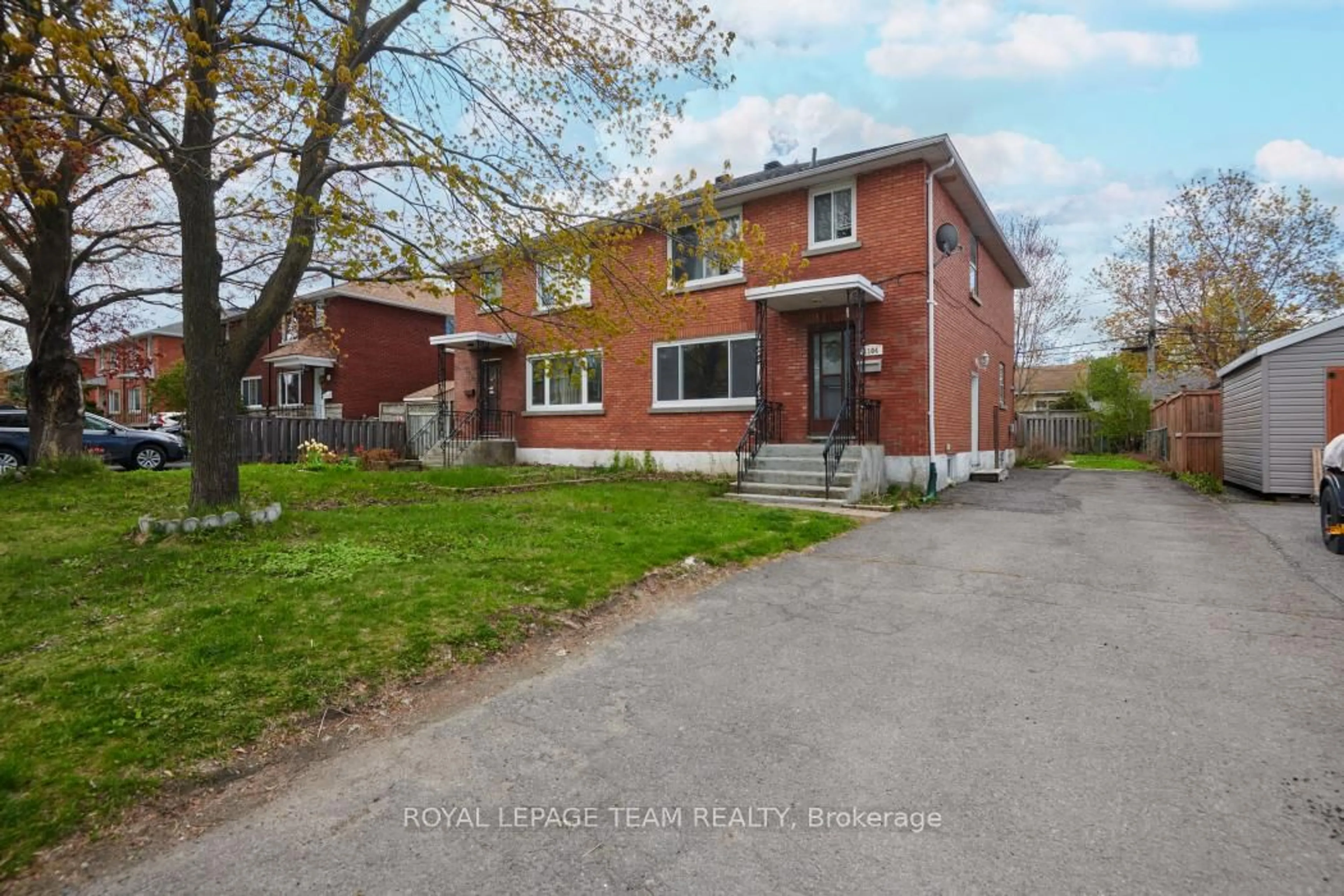 Unknown for 1104 Apolydor Ave, Ottawa Ontario K1H 8B2