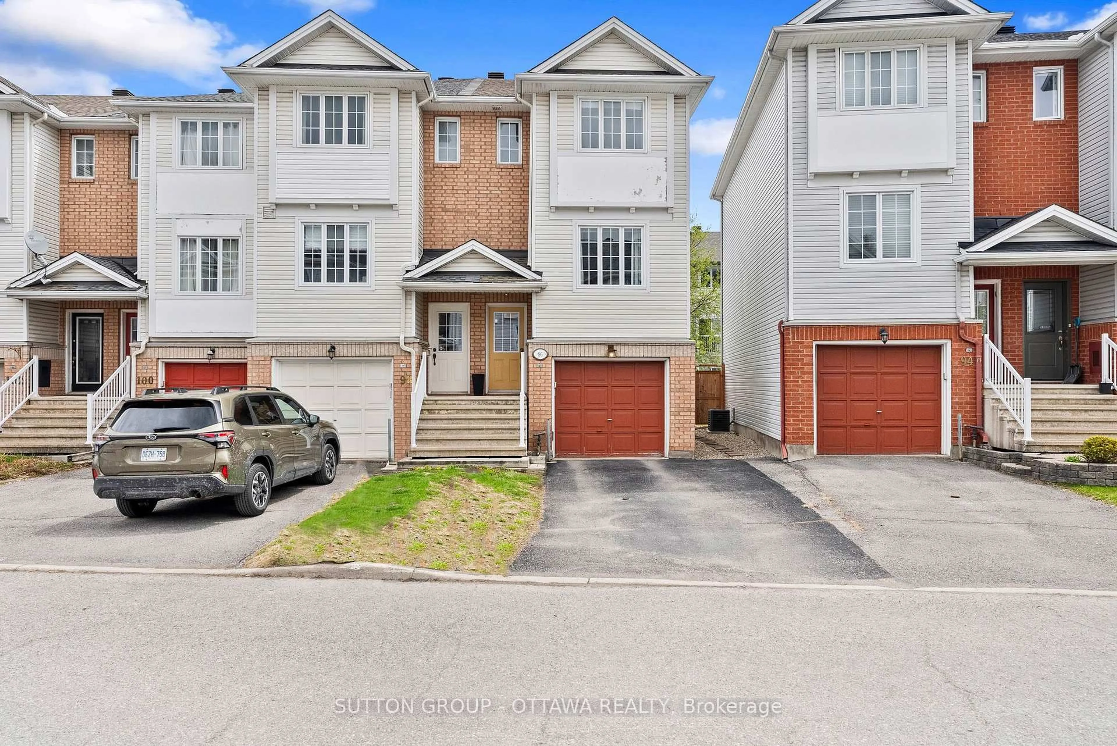 Unknown for 96 Manhattan Cres, Ottawa Ontario K2C 4B7
