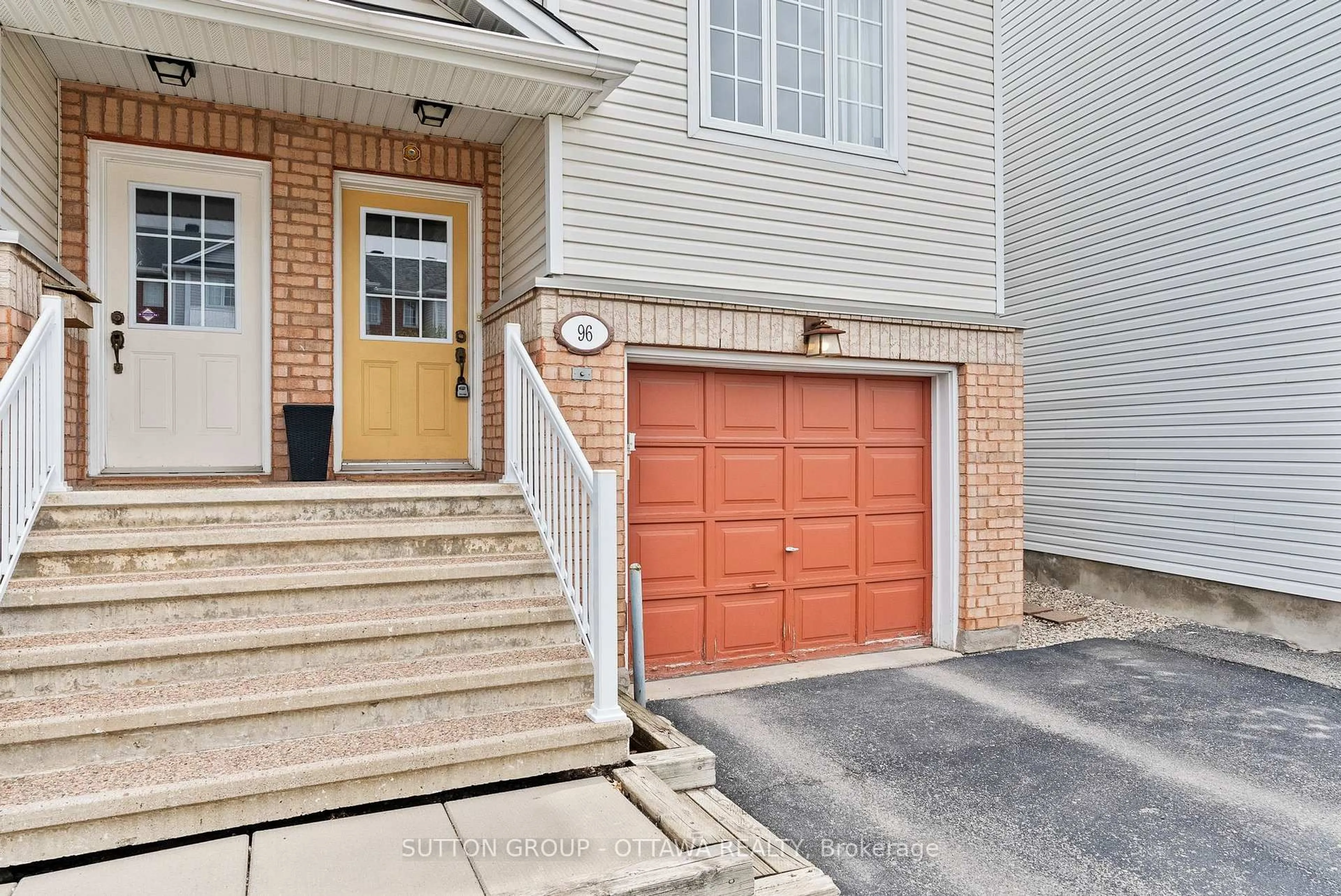 Unknown for 96 Manhattan Cres, Ottawa Ontario K2C 4B7