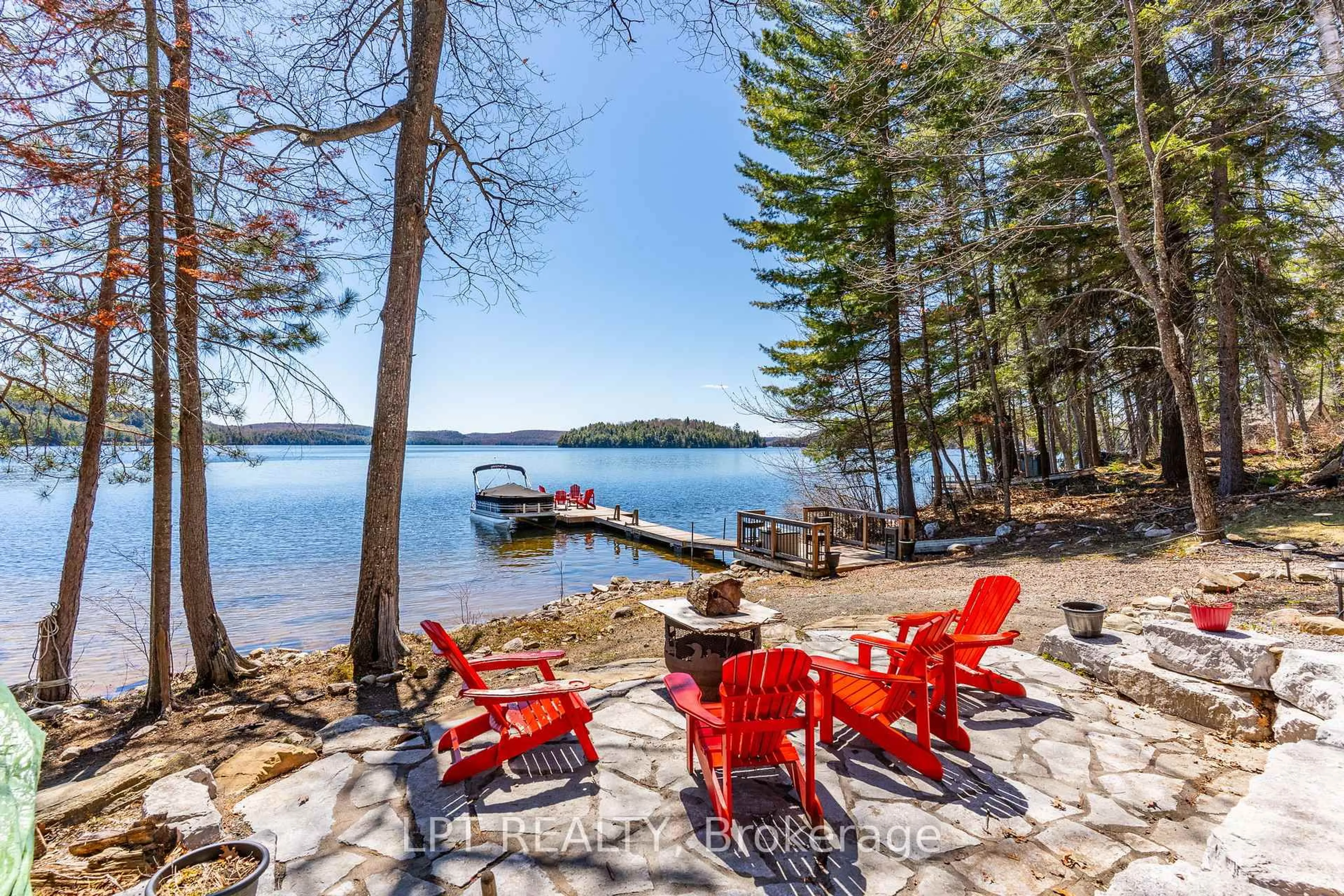 Patio, water/lake/river/ocean view for 1369 Hipkiss Dr, Dysart et al Ontario K0M 1S0