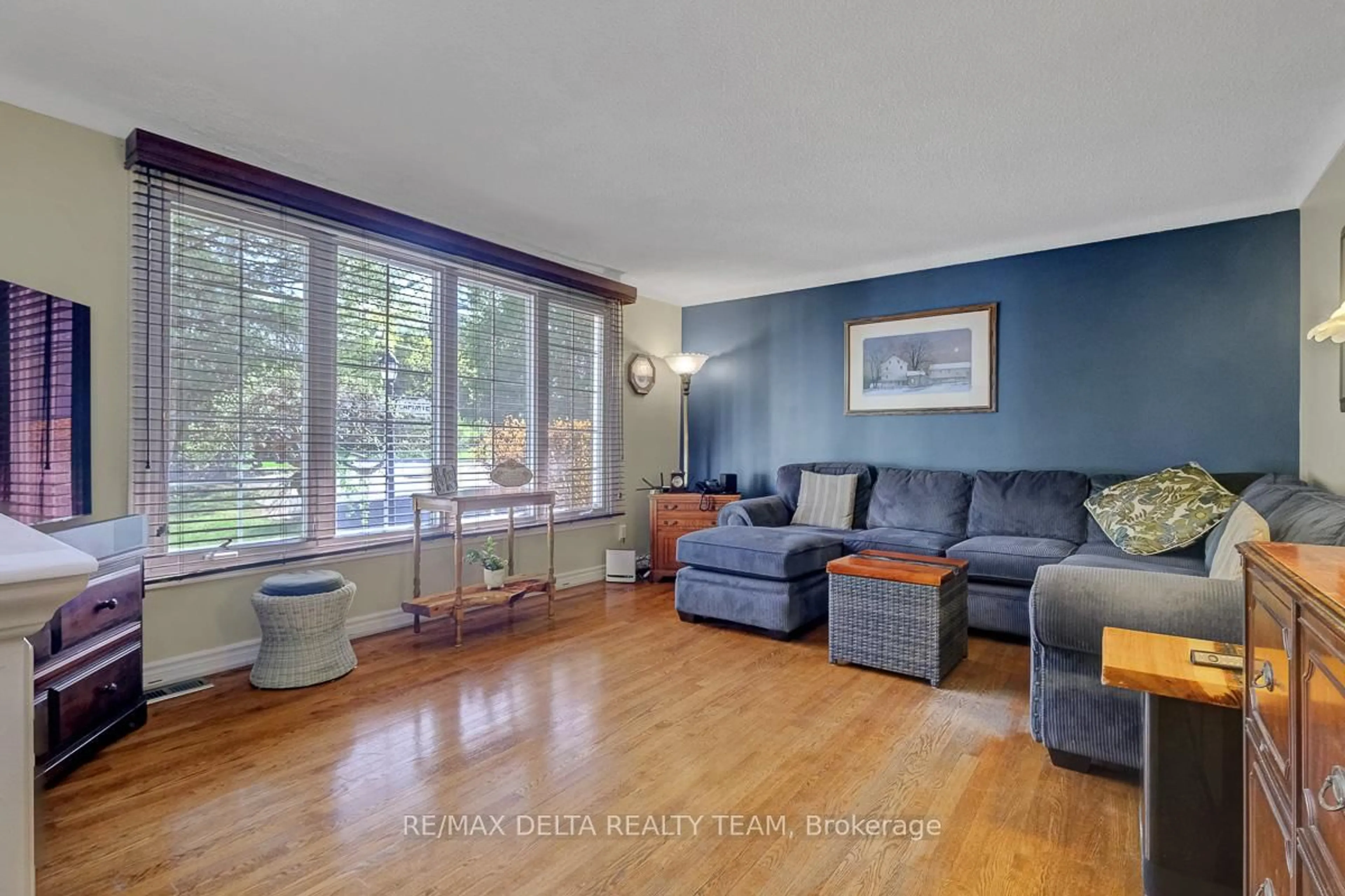 Living room with furniture, wood/laminate floor for 1079 Laporte St, Ottawa Ontario K1J 7B3