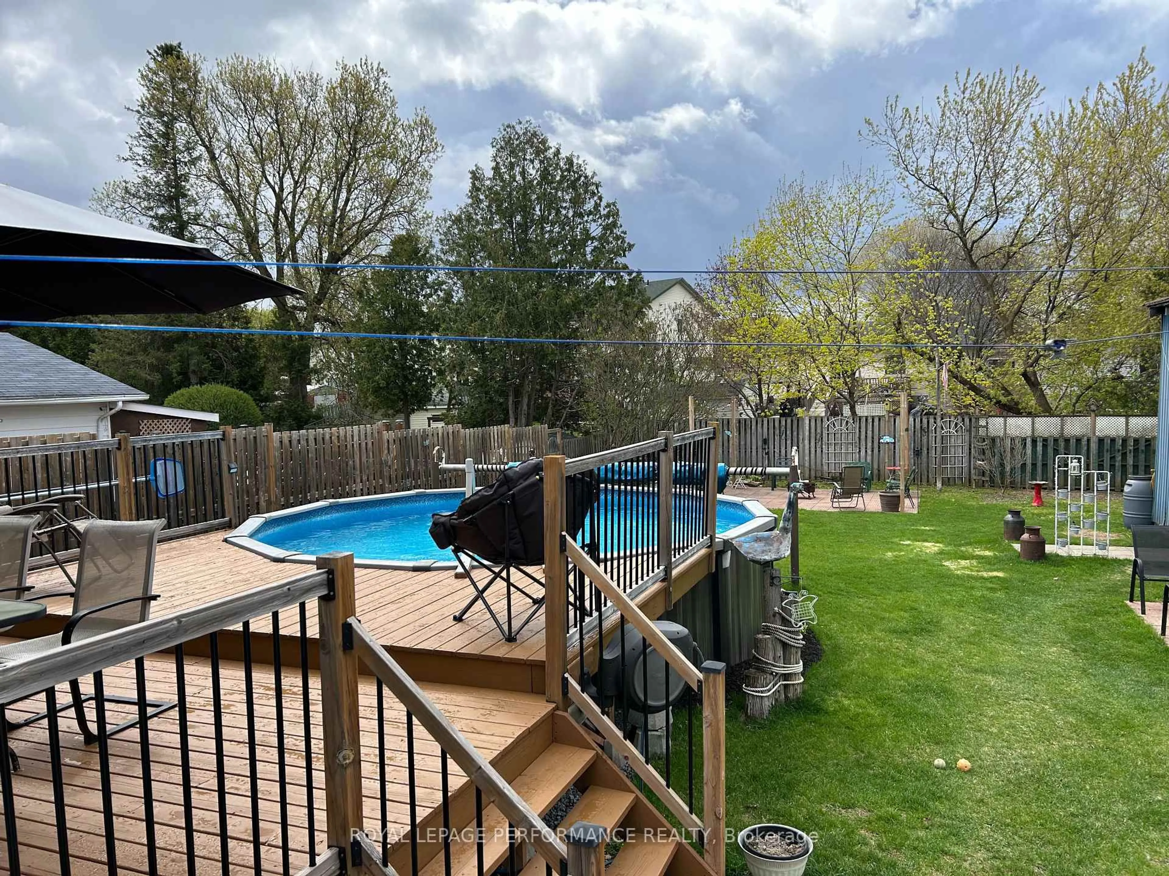 A pic from outside/outdoor area/front of a property/back of a property/a pic from drone, water/lake/river/ocean view for 1245 Alma St, Clarence-Rockland Ontario K4K 1C5