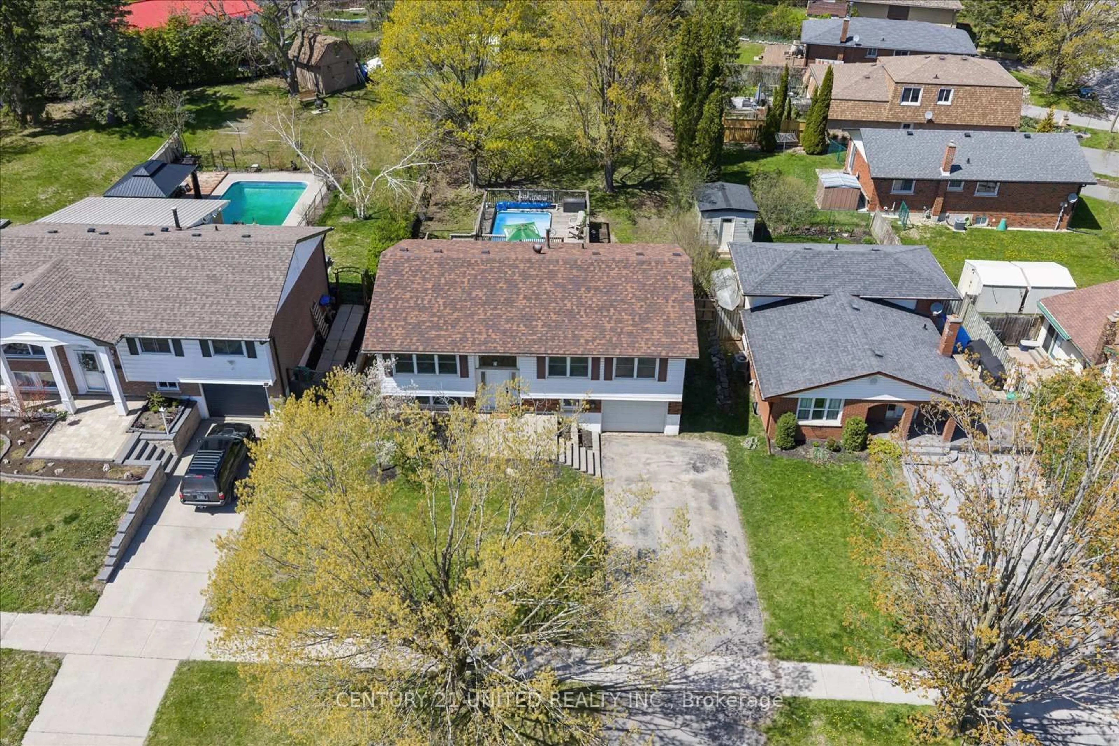 A pic from outside/outdoor area/front of a property/back of a property/a pic from drone, street for 1660 Cherryhill Rd, Peterborough Ontario K9K 1B1