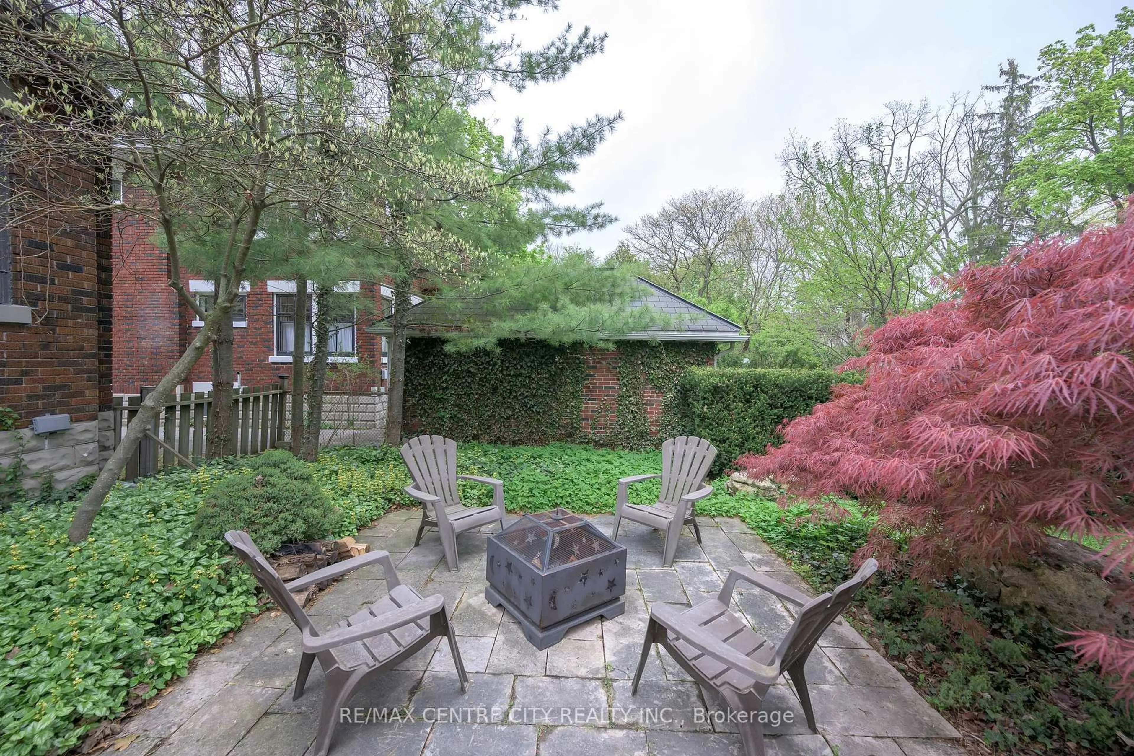 Patio, street for 996 Waterloo St, London East Ontario N6A 3X5