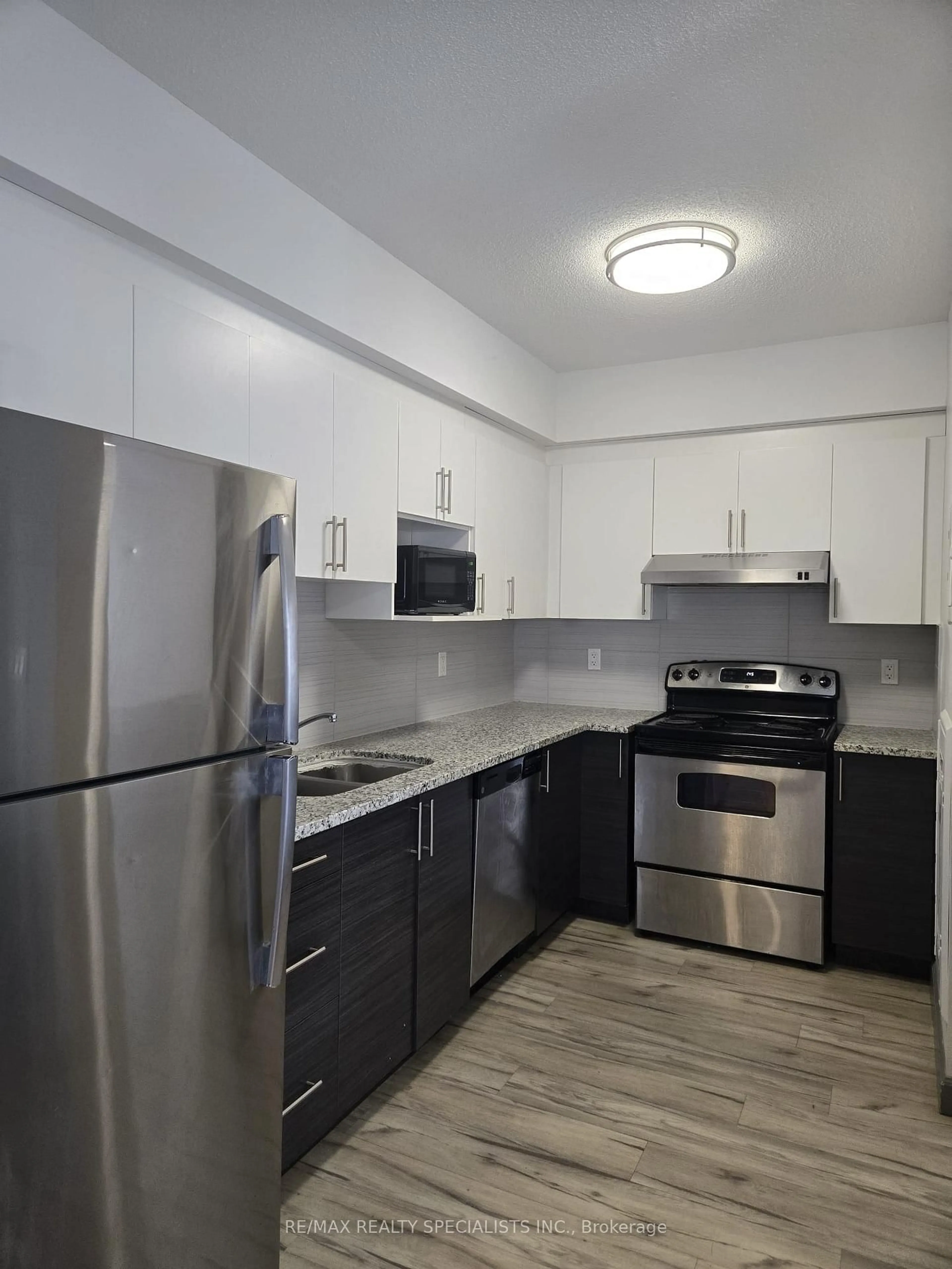 Standard kitchen, unknown for 258A SUNVIEW St #1103, Waterloo Ontario N2L 3V9