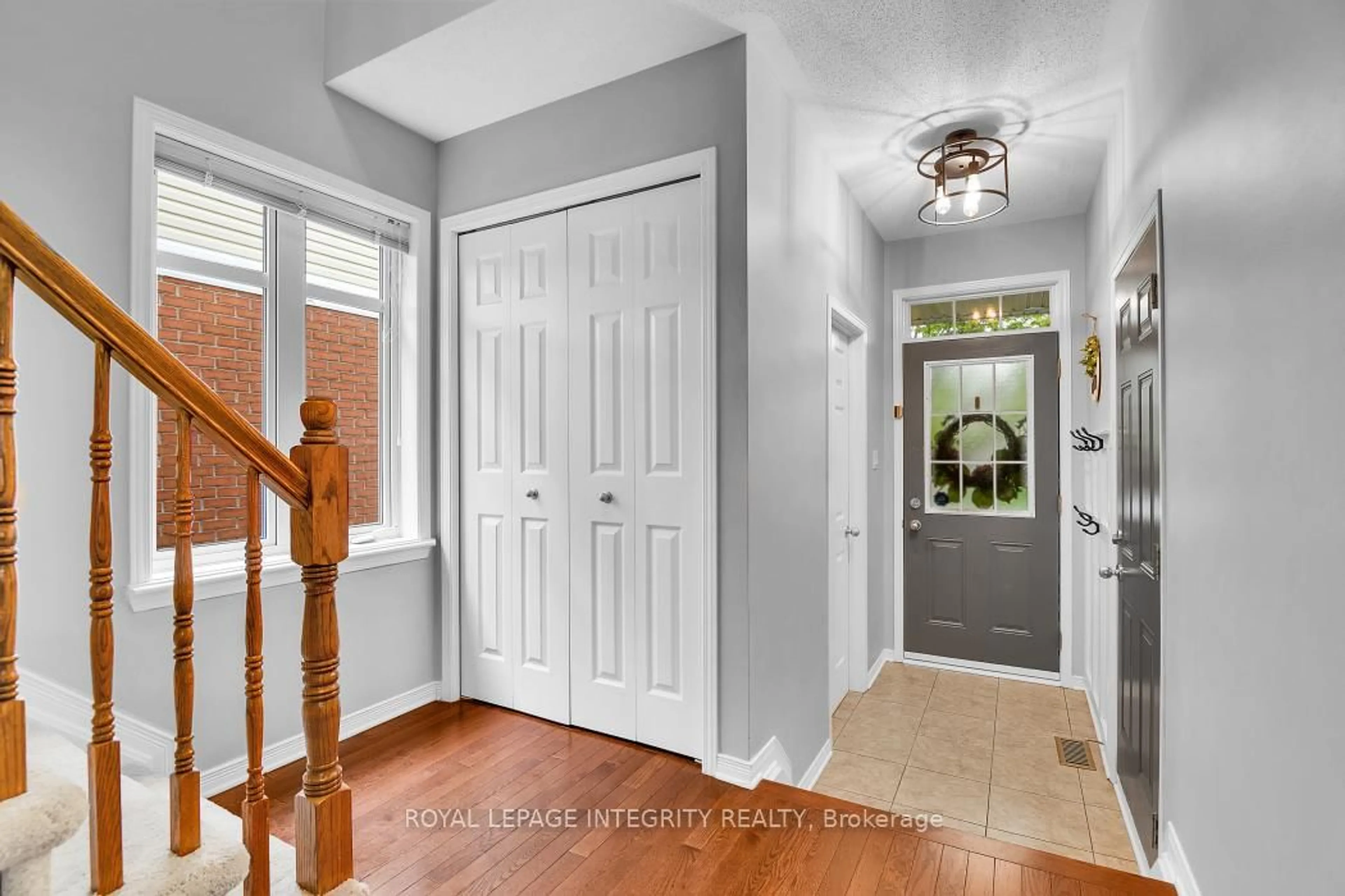 Indoor entryway for 4418 Goldeneye Way, Ottawa Ontario K1V 2J3