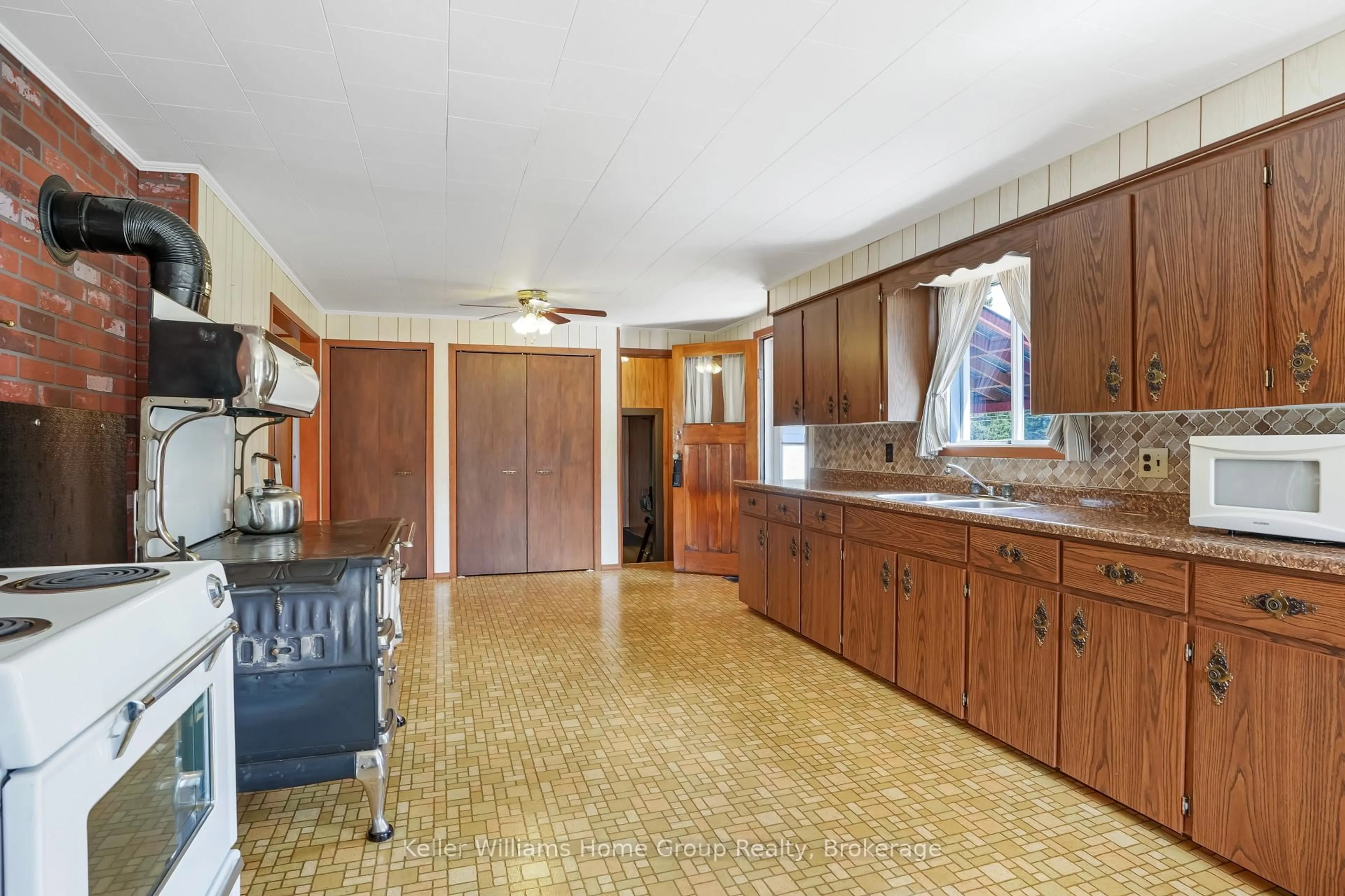 Standard kitchen, ceramic/tile floor for 30368 Highway 62, Bancroft Ontario K0L 1C0