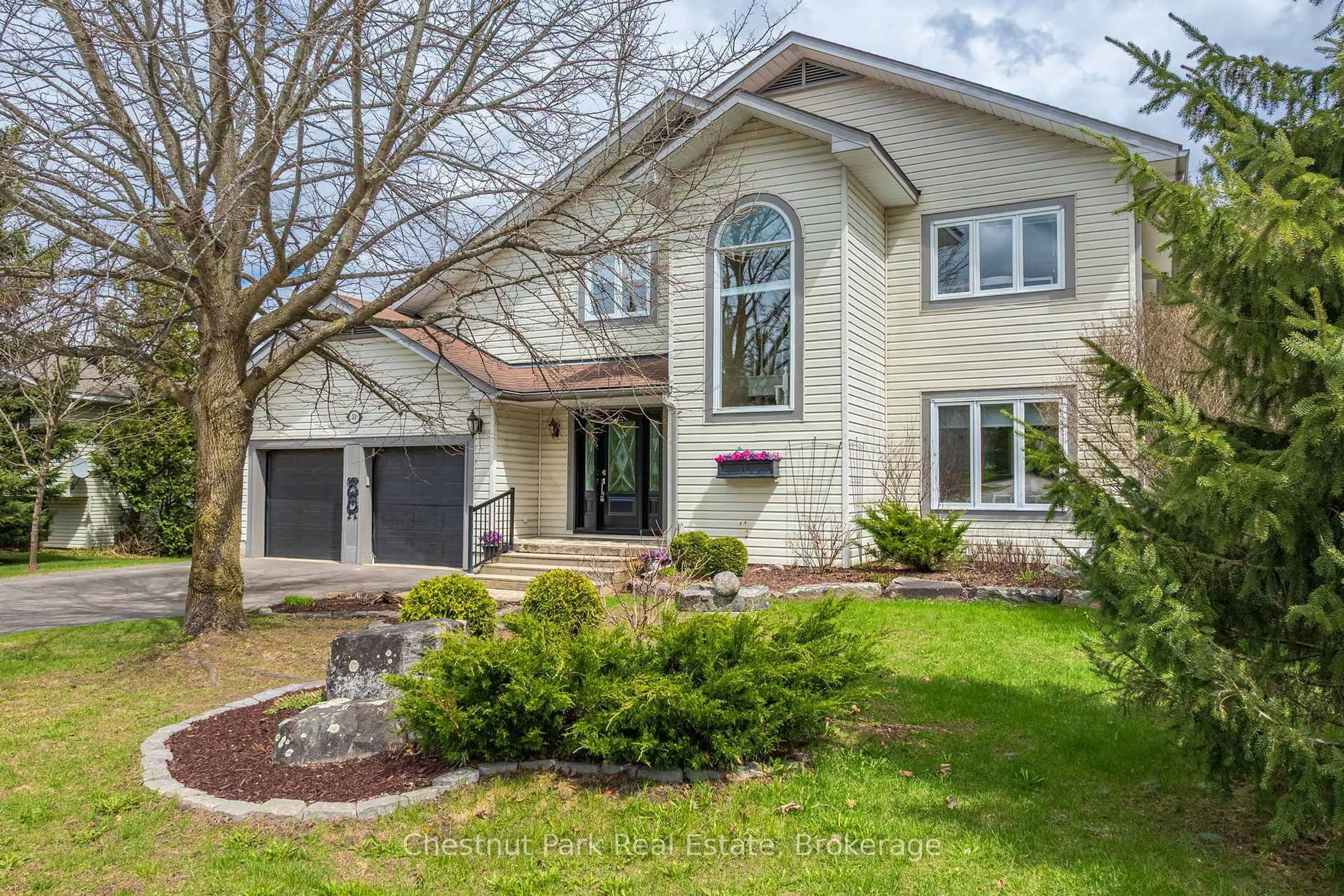 Home with brick exterior material, street for 22 Glenwood Dr, Huntsville Ontario P1H 1B6