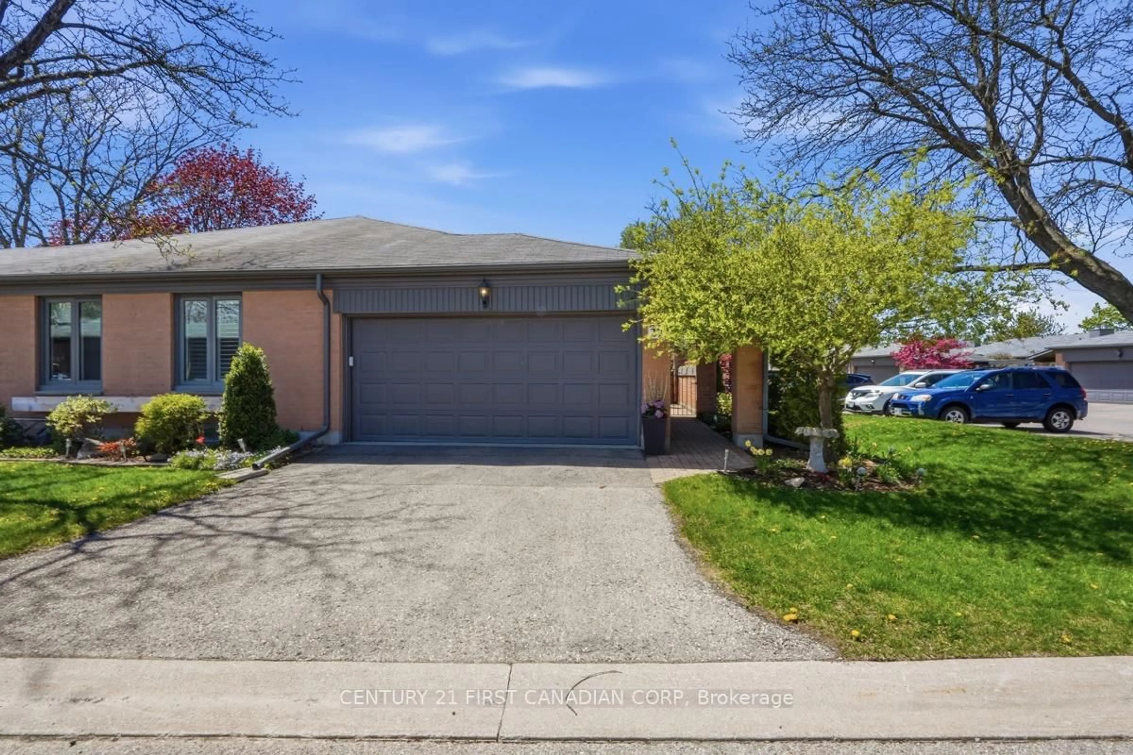 A pic from outside/outdoor area/front of a property/back of a property/a pic from drone, street for 50 Fiddlers Green Rd #29, London North Ontario N6H 4T4