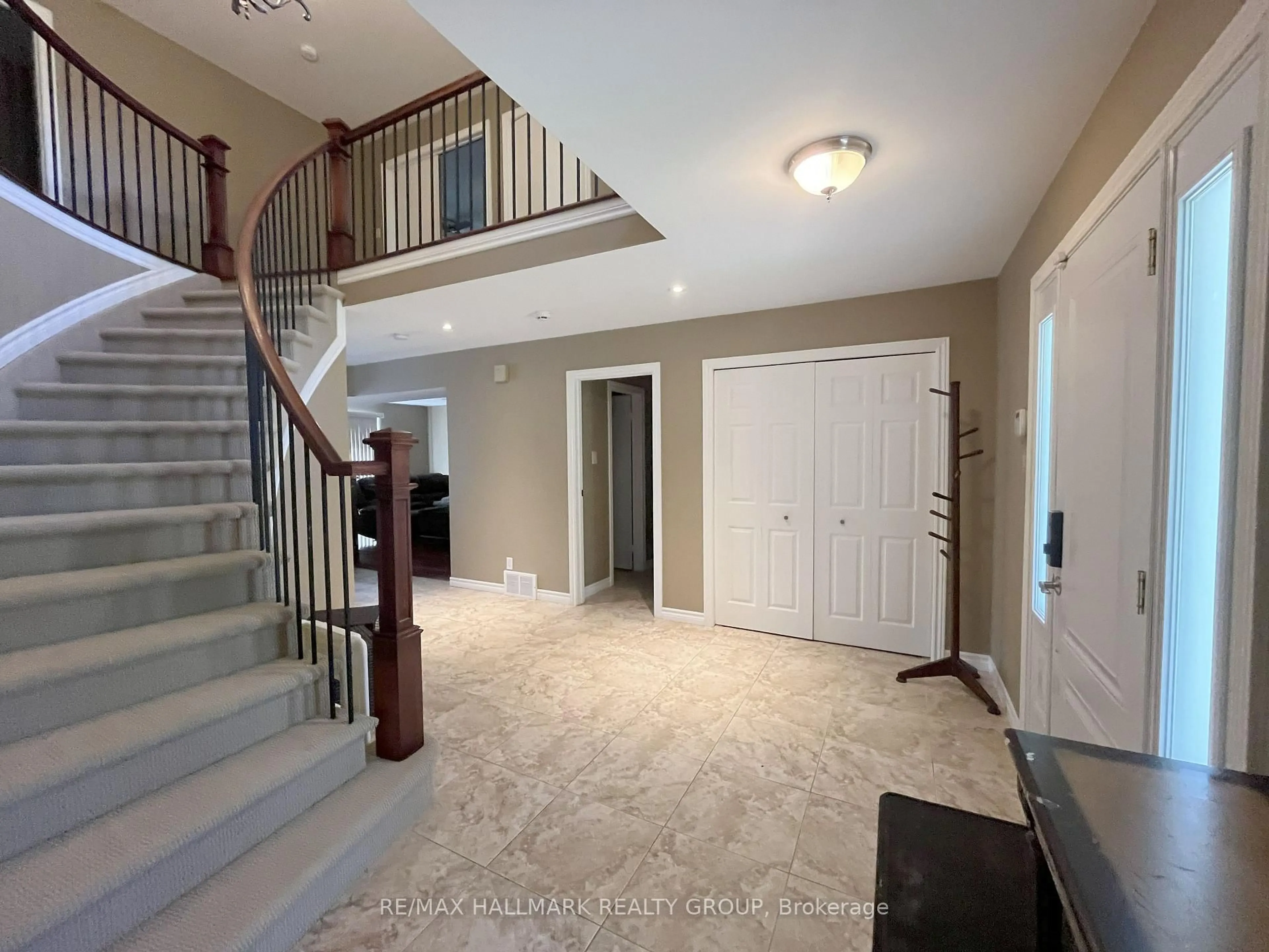 Indoor foyer for 2 Inverness Ave, Ottawa Ontario K2E 6N5