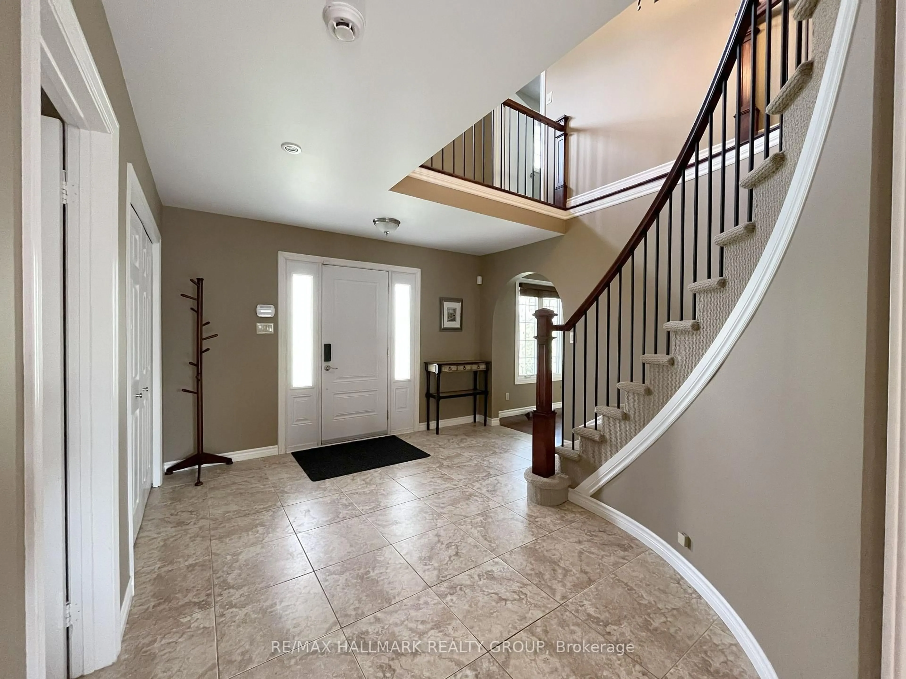 Indoor entryway for 2 Inverness Ave, Ottawa Ontario K2E 6N5