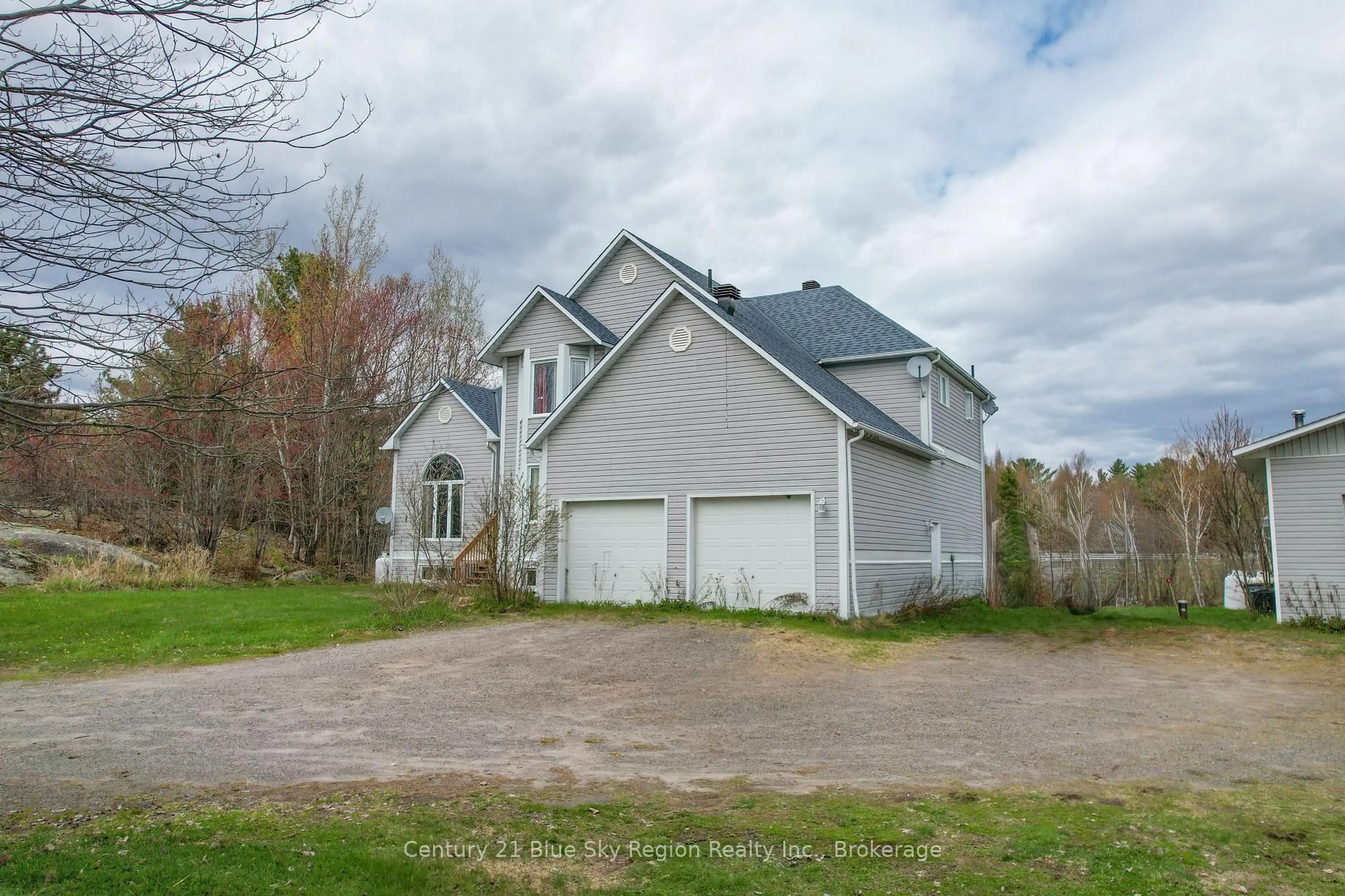 A pic from outside/outdoor area/front of a property/back of a property/a pic from drone, unknown for 879 Callander Bay Dr, Callander Ontario P0H 1H0
