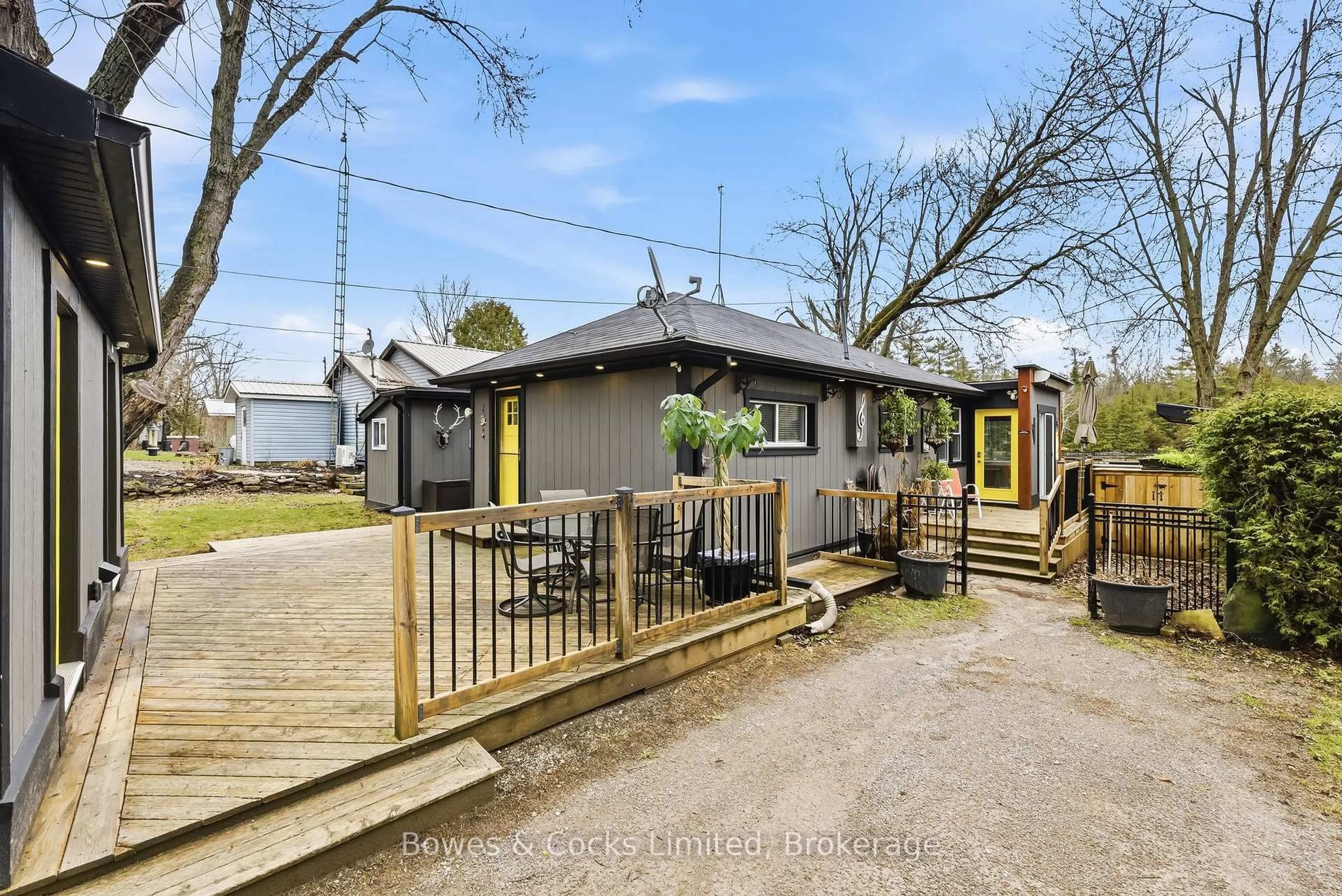 A pic from outside/outdoor area/front of a property/back of a property/a pic from drone, street for 2817 River Ave, Selwyn Ontario K0L 3G0