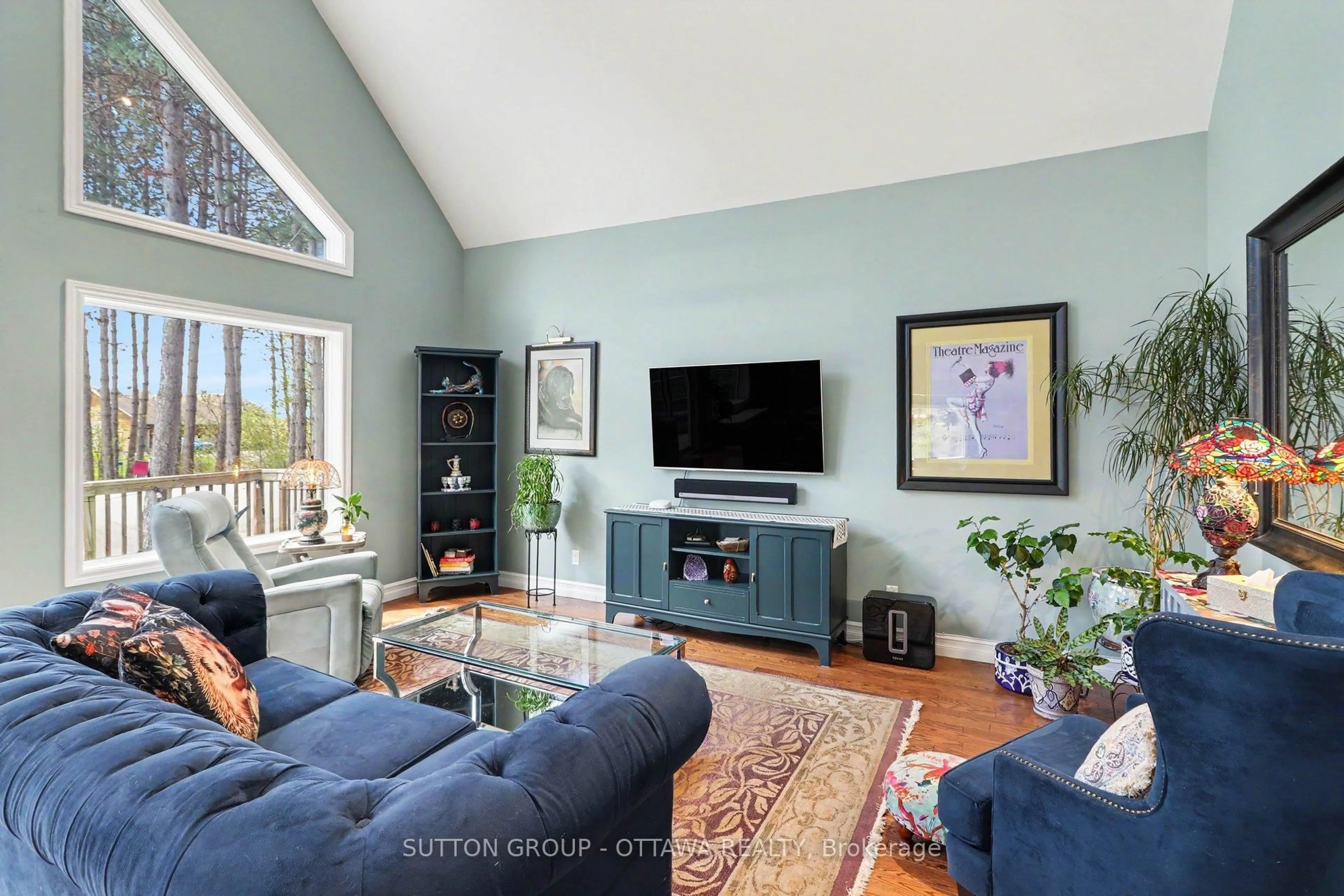 Living room with furniture, unknown for 5315 Pearl Rd, Champlain Ontario K0B 1K0