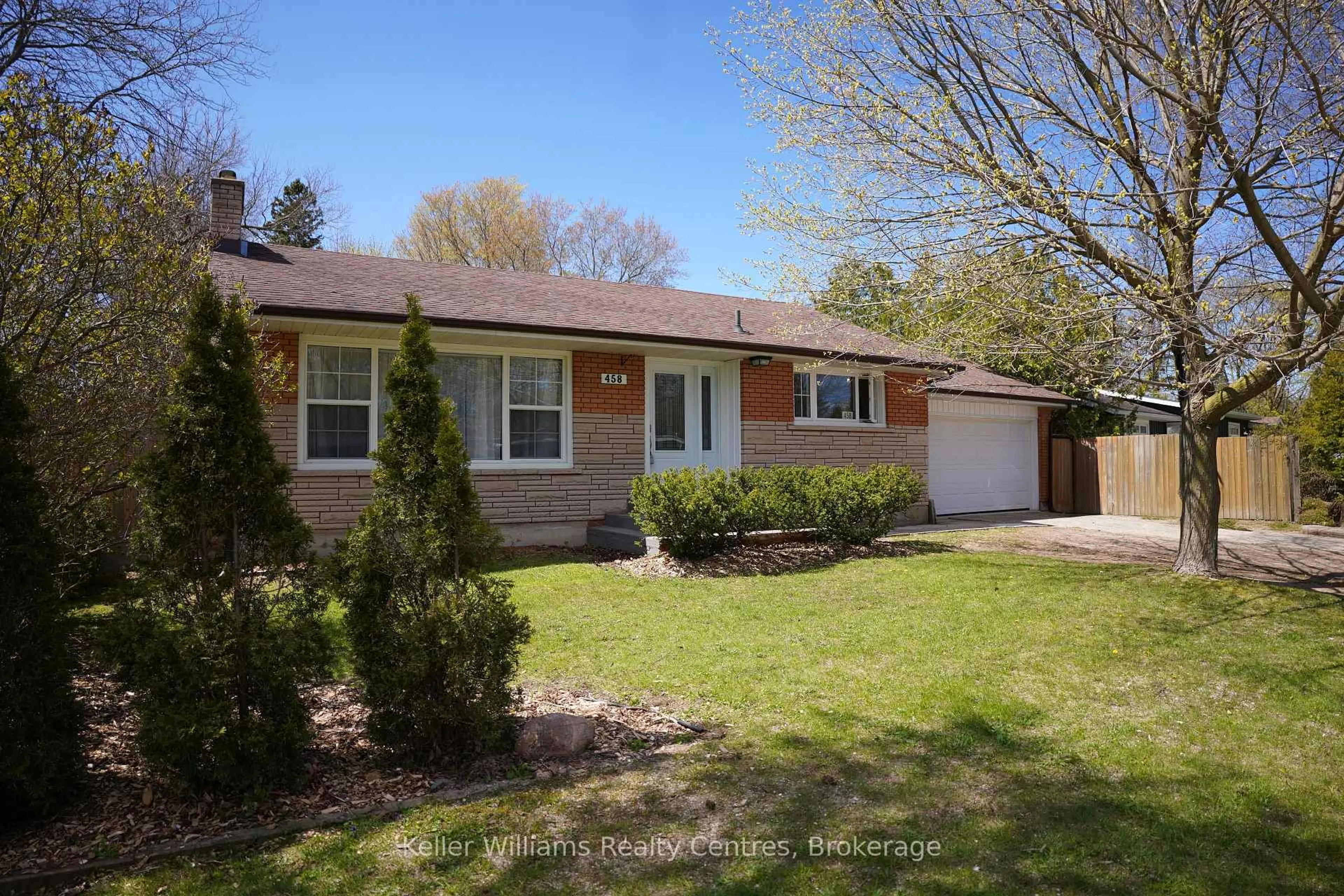 Home with vinyl exterior material, street for 458 Market St, Saugeen Shores Ontario N0H 2C2