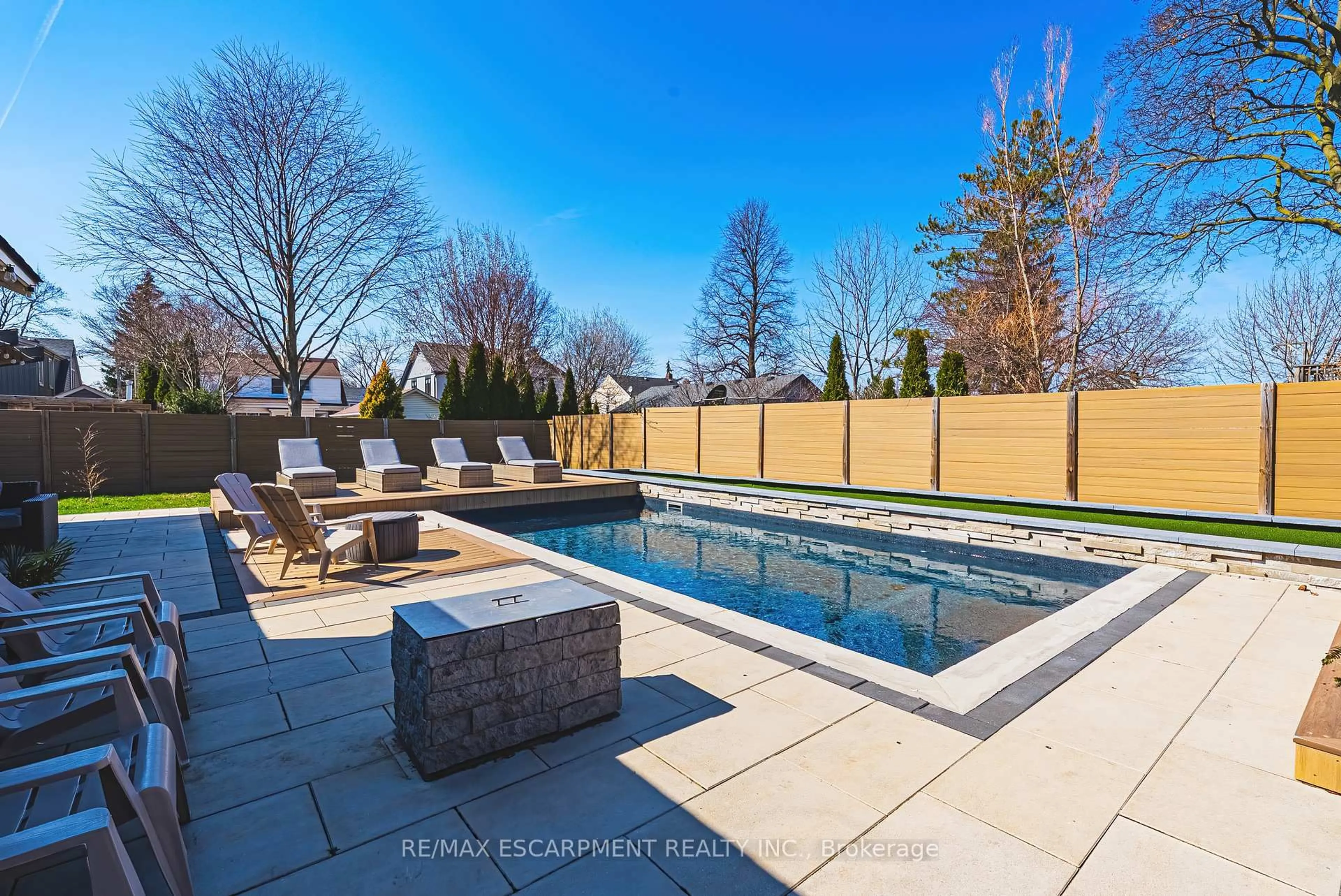 Pool for 6 Nelles Blvd, Grimsby Ontario L3M 3R1
