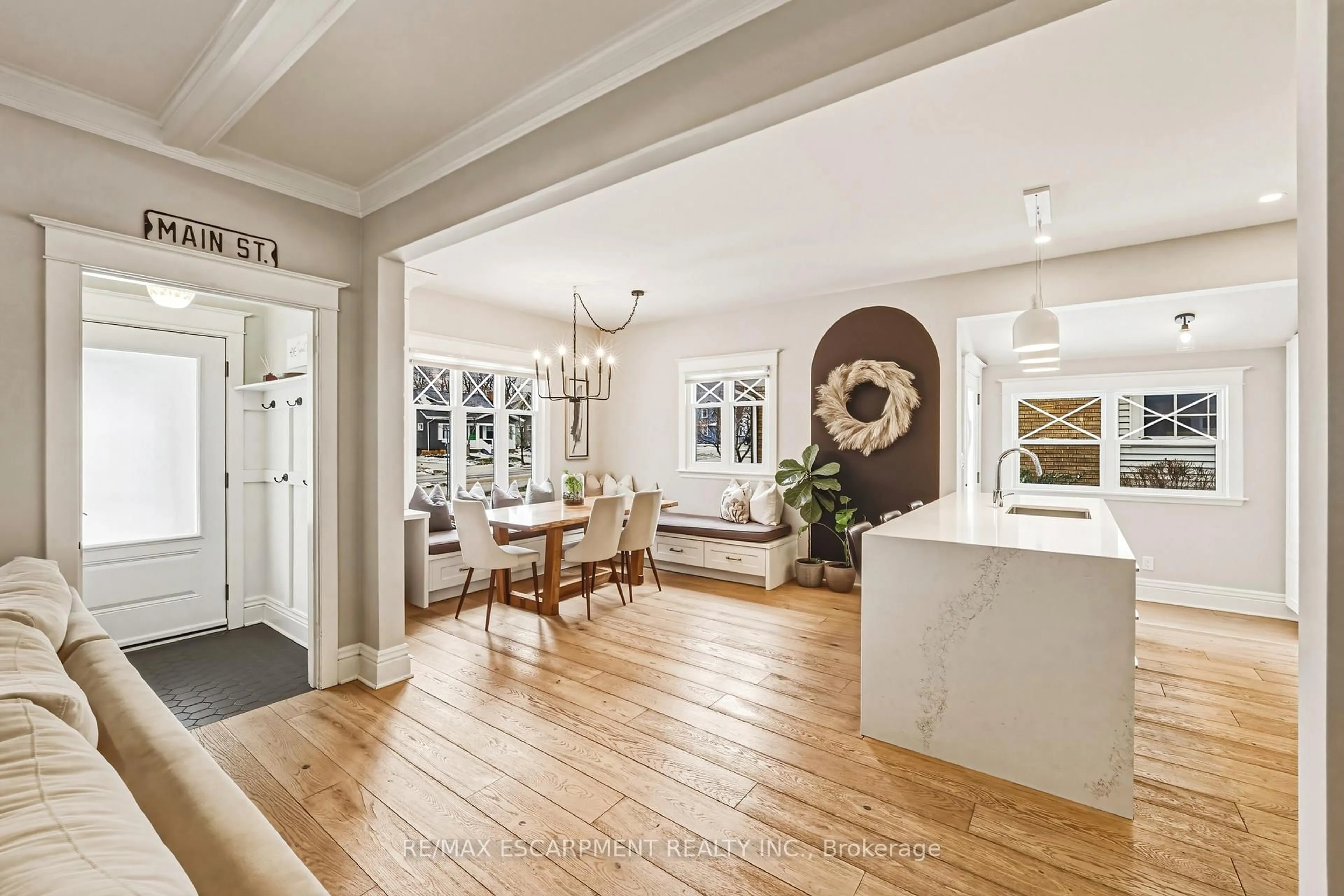 Open concept kitchen, unknown for 6 Nelles Blvd, Grimsby Ontario L3M 3R1
