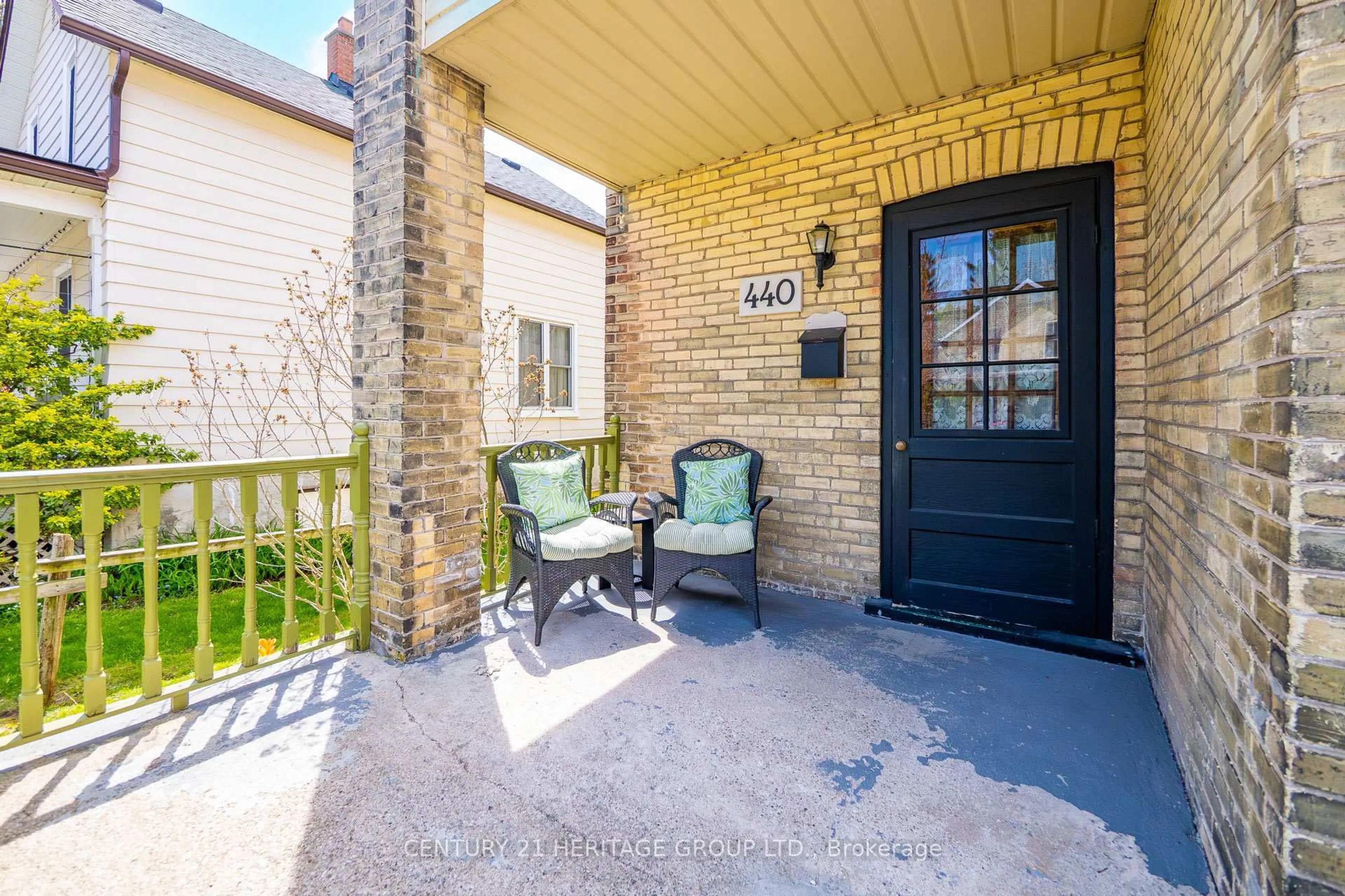 Patio, street for 440 Moore St, Cambridge Ontario N3H 3A9