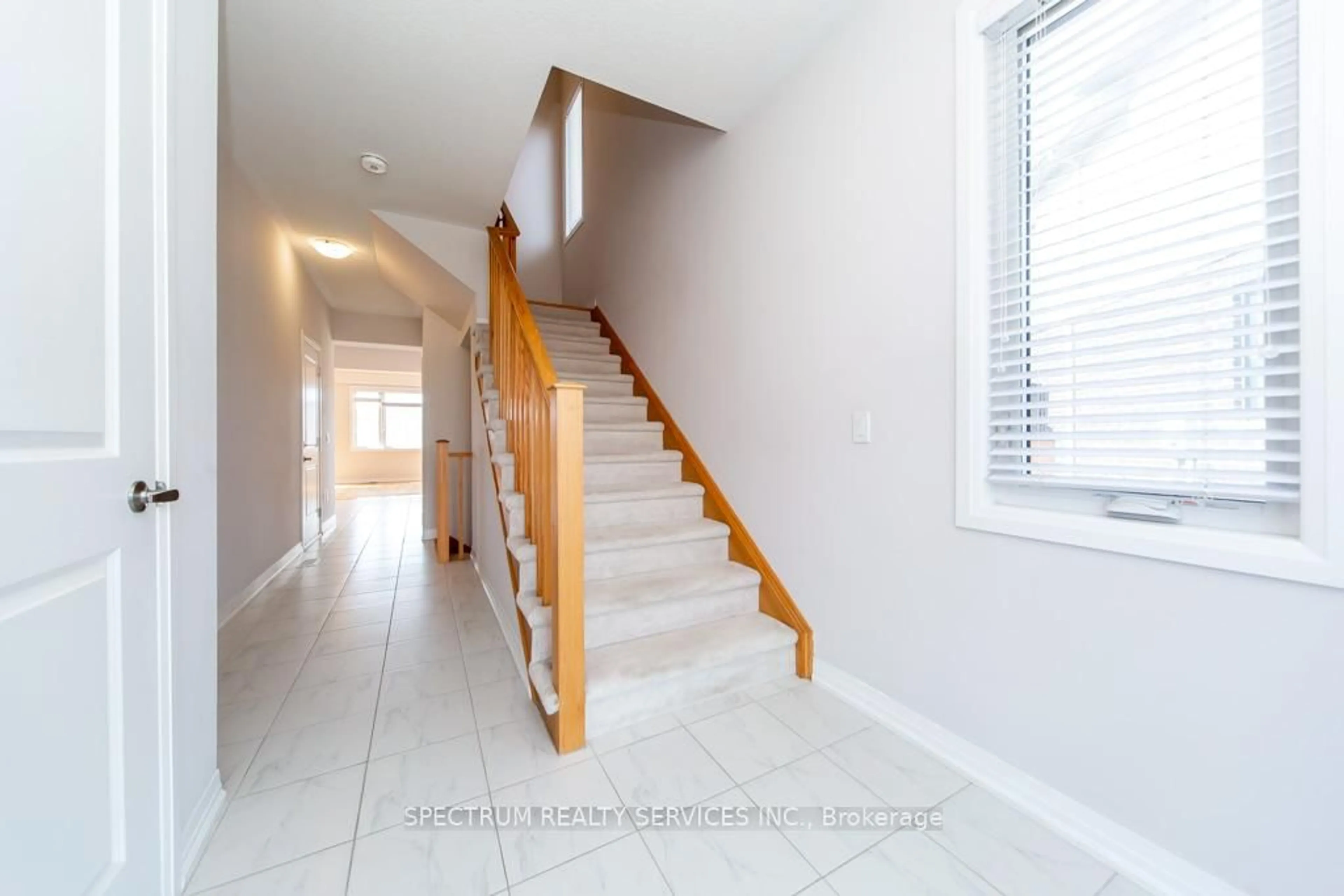 Stairs for 273 Provident Way, Hamilton Ontario L0R 1W0