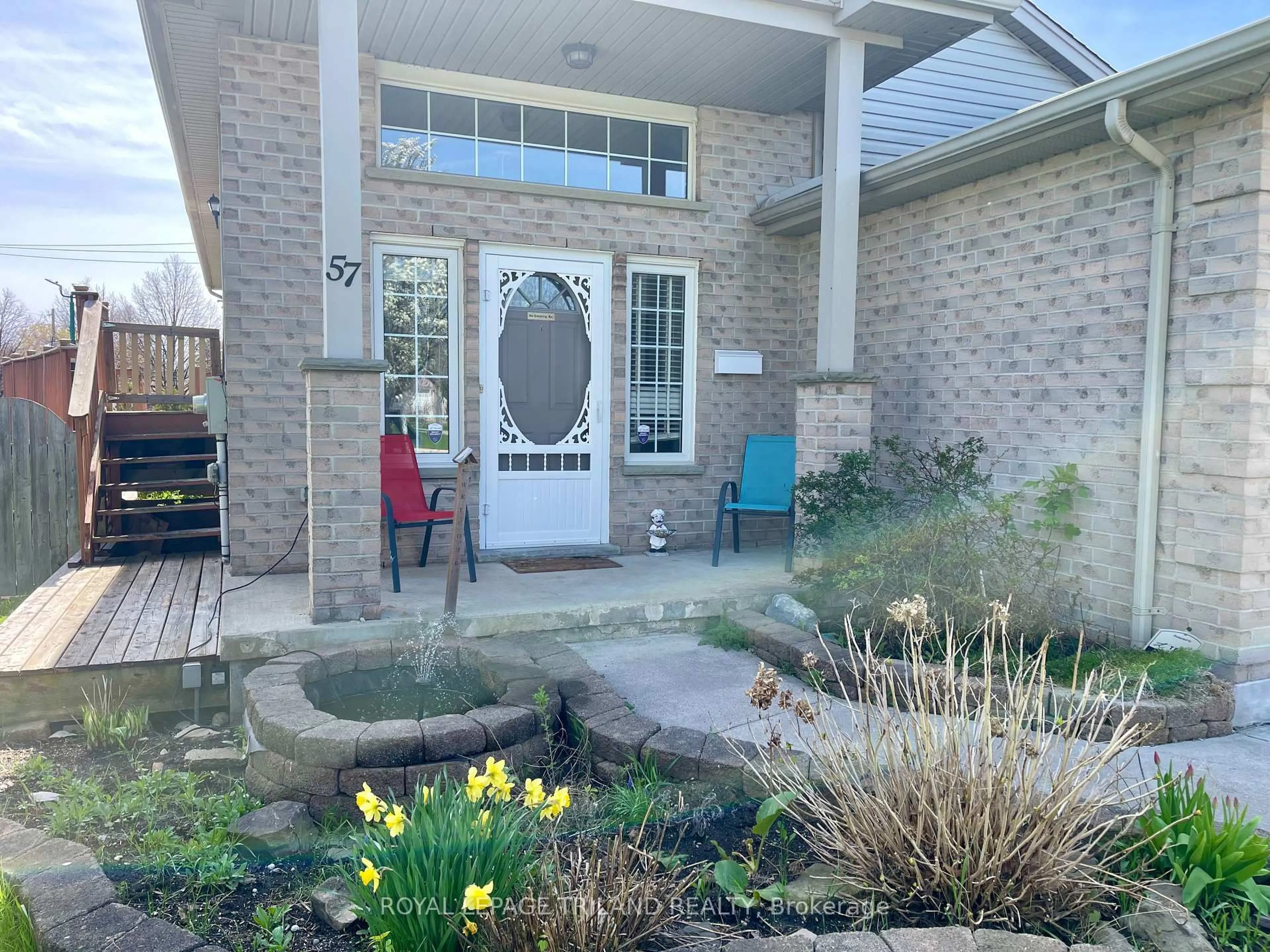 Indoor entryway for 57 SIMMS Crt, London South Ontario N5Z 5E7